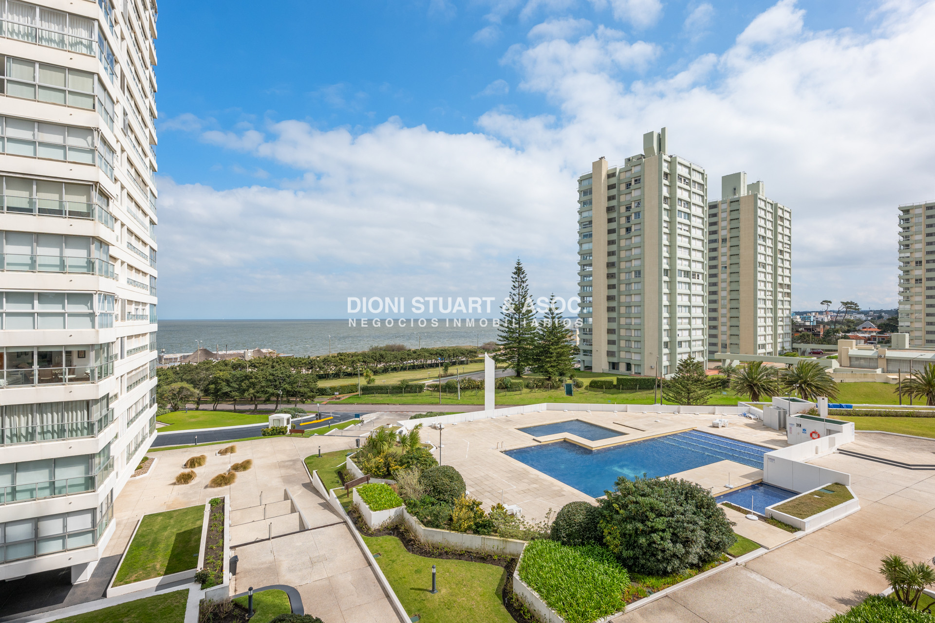 Apartamento ID.741 - DEPARTAMENTO EN PLAYA MANSA - 3 DORMITORIOS Y DEPENDENCIA - RECICLADO - TORRE JEFFERSON - COMPLEJO LINCOLN CENTER