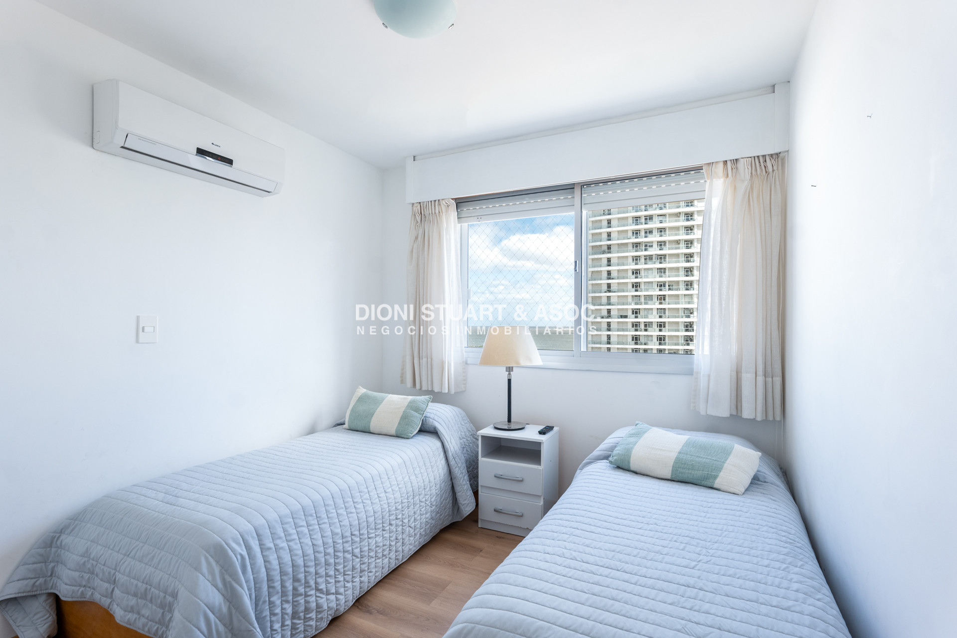 Apartamento ID.940 - DEPARTAMENTO EN VENTA CON PARRILLERO 3 DORMITORIOS RECICLADO - EDIFICIO CAP BRETON - PLAYA MANSA