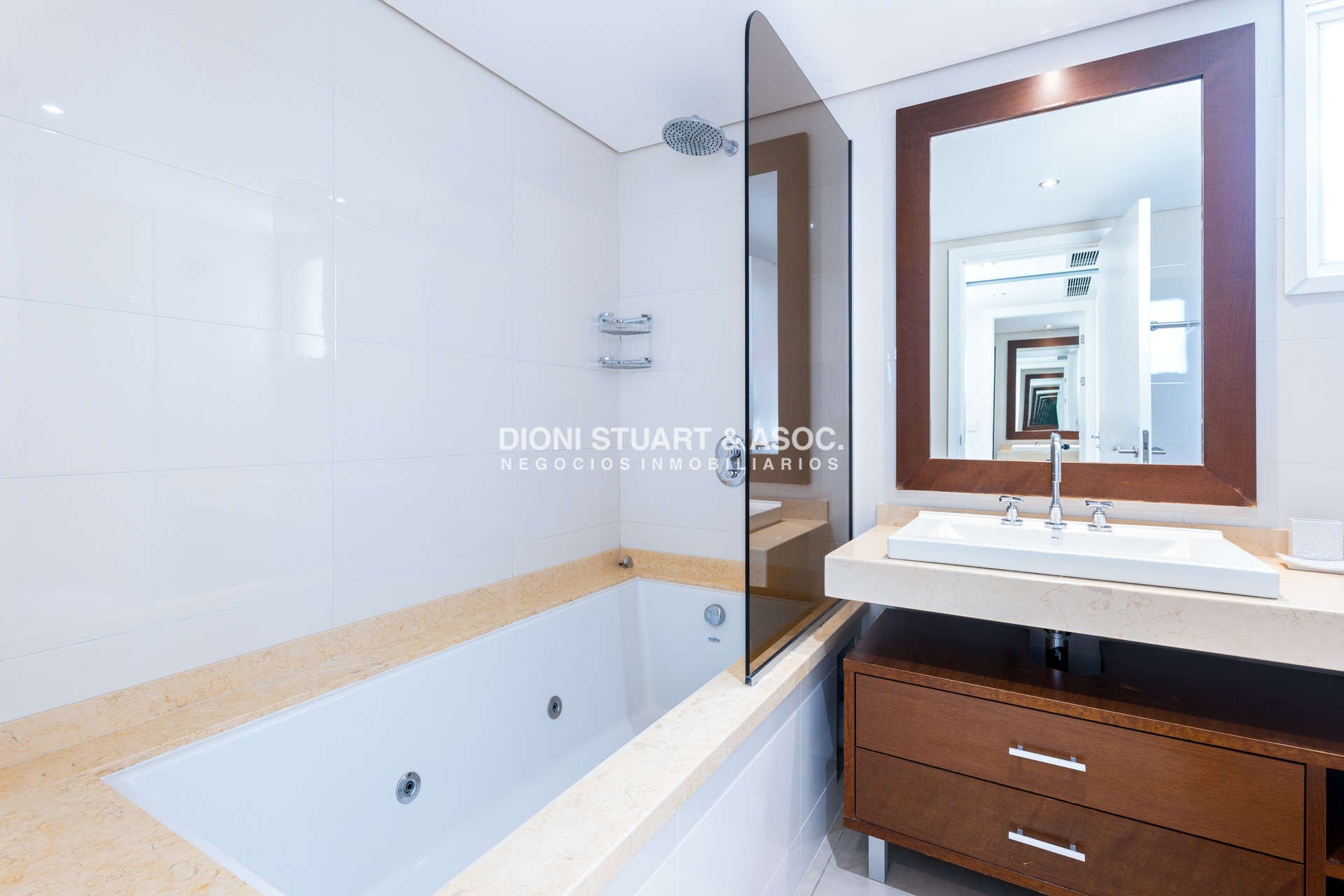 Apartamento ID.815 - Aquarela Esquinero En Venta - 3 Suites + dep - La mejor orientación