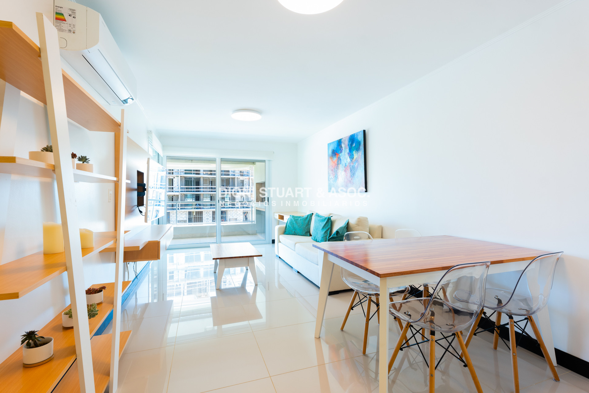 Apartamento ID.821 - APARTAMENTO EN VENTA EN PLAYA MANSA DE 2 DORMITORIOS CON PARRILLERO