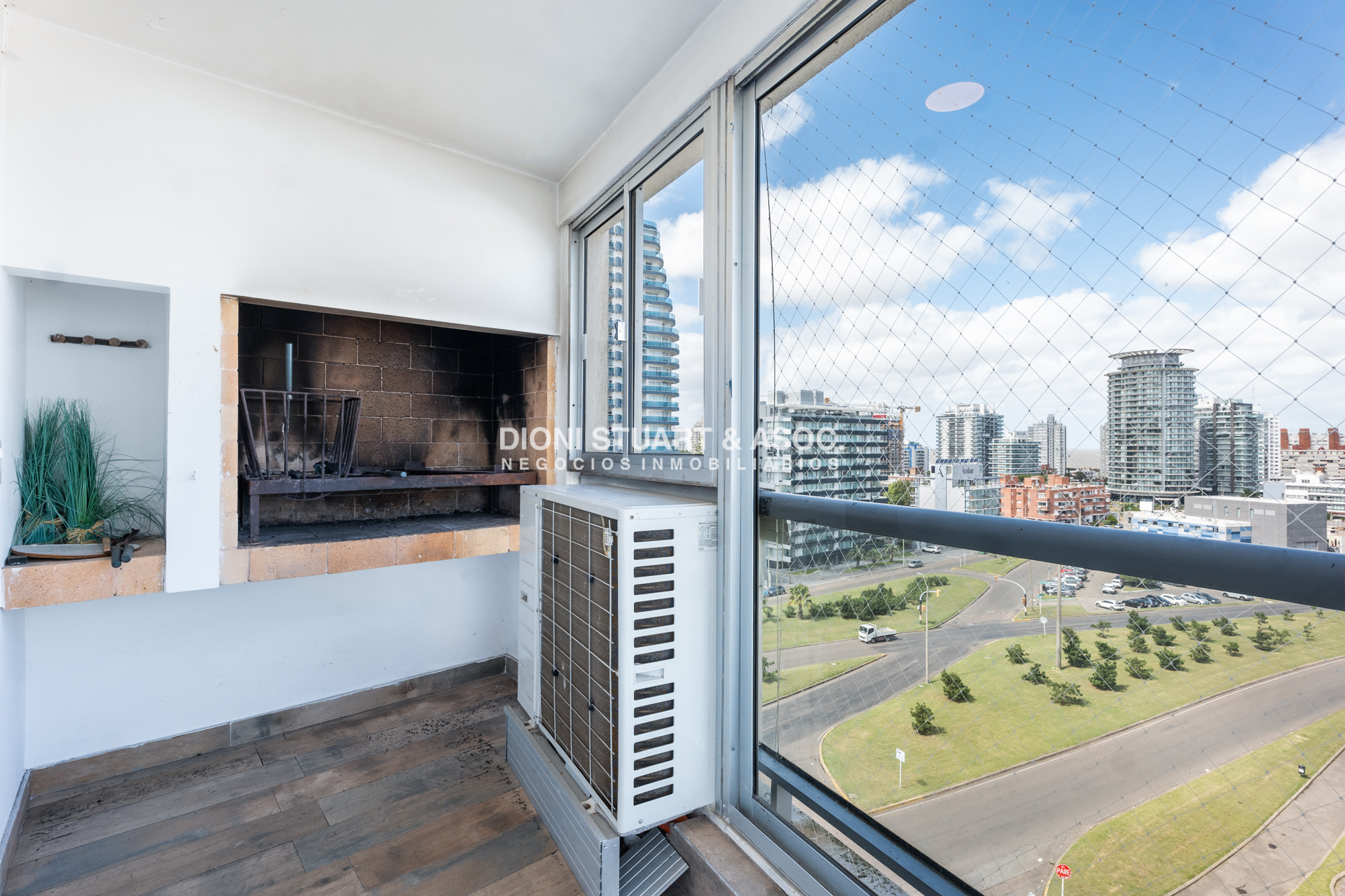 Apartamento ID.940 - DEPARTAMENTO EN VENTA CON PARRILLERO 3 DORMITORIOS RECICLADO - EDIFICIO CAP BRETON - PLAYA MANSA