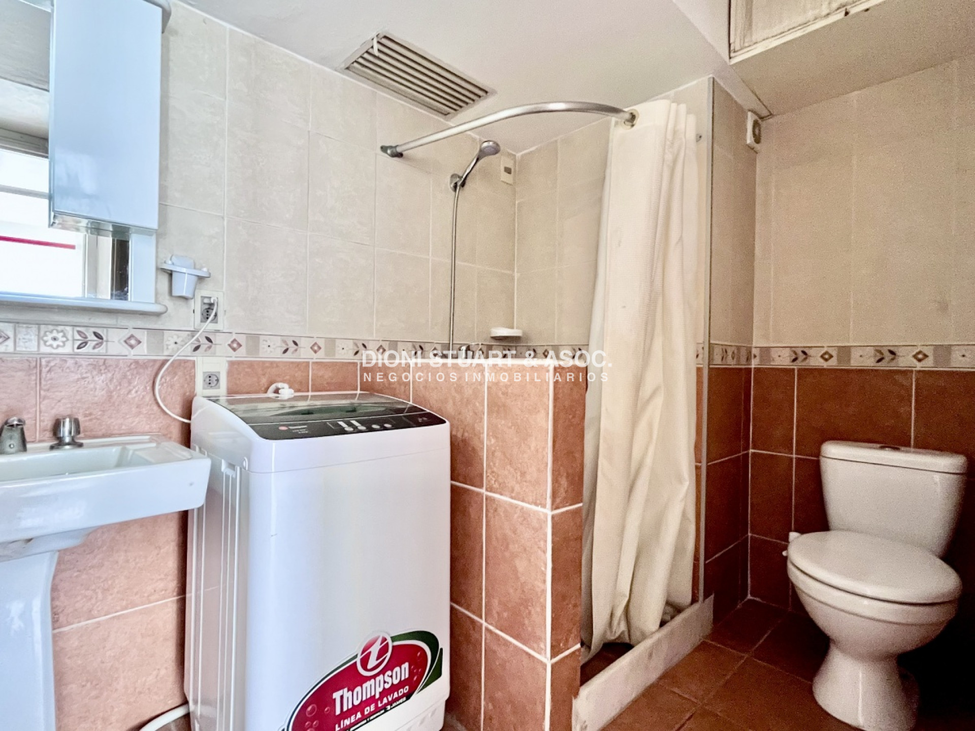 Apartamento ID.409 - En Venta 2 Dormitorios En Punta del Este - Frente a Plaza Los Artesanos - Oportunidad