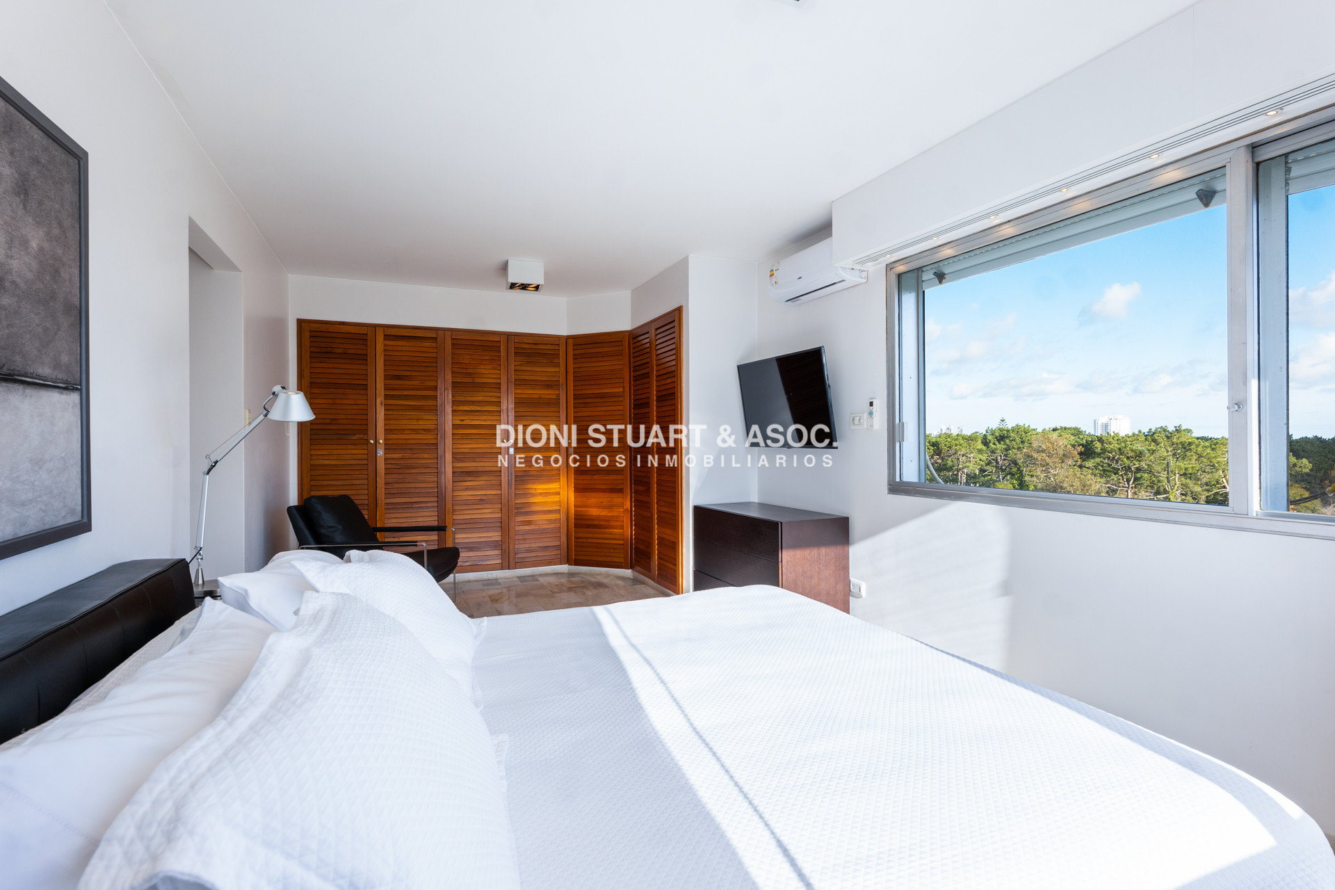 Apartamento ID.1005 - ROOSEVELT CENTER ESQUINERO RECICLADO - 3 DORMITORIOS Y DEP.