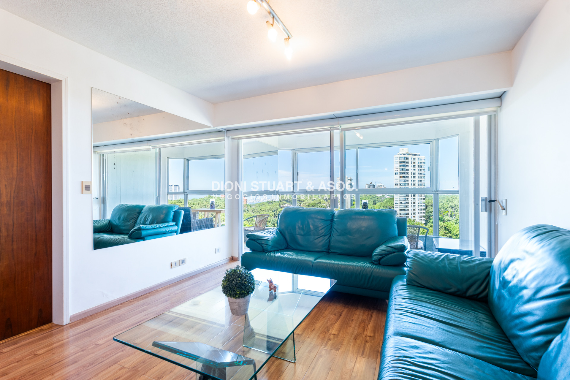 Apartamento ID.903 - DEPARTAMENTO EN ROOSEVELT - 2 DORMITORIOS - RECICLADO - CON VISTA - PARQUEMAR R