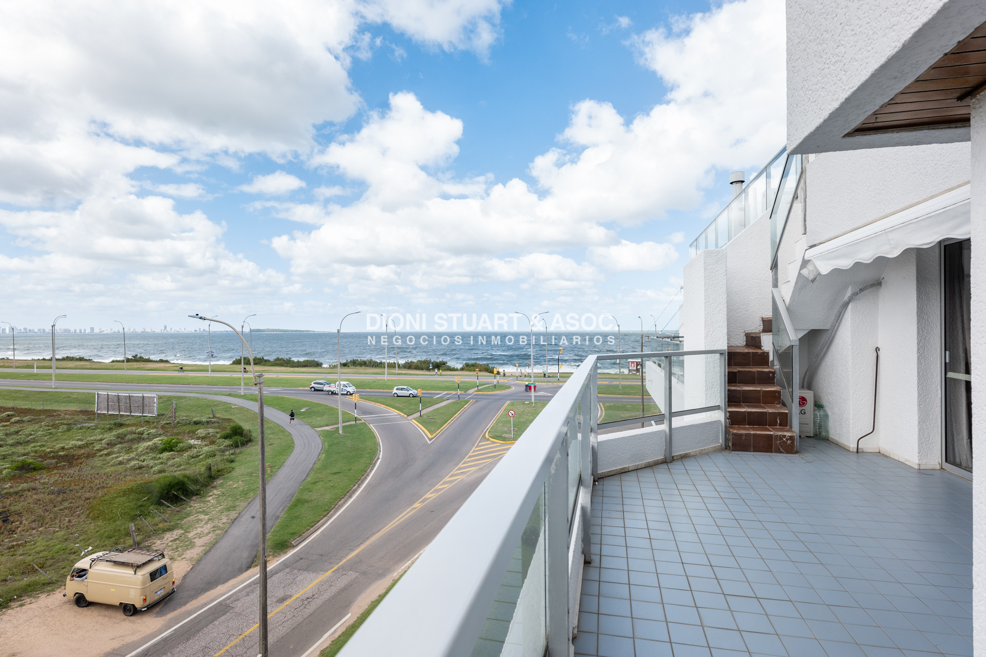 Apartamento ID.391 - DEPARTAMENTO PENT HOUSE DUPLEX EN PLAYA MANSA EN VENTA - 3 DORMITORIOS - CON ESTUFA Y BARBACOA