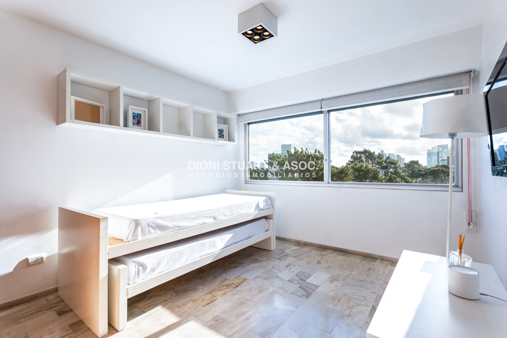 Apartamento ID.1005 - ROOSEVELT CENTER ESQUINERO RECICLADO - 3 DORMITORIOS Y DEP.