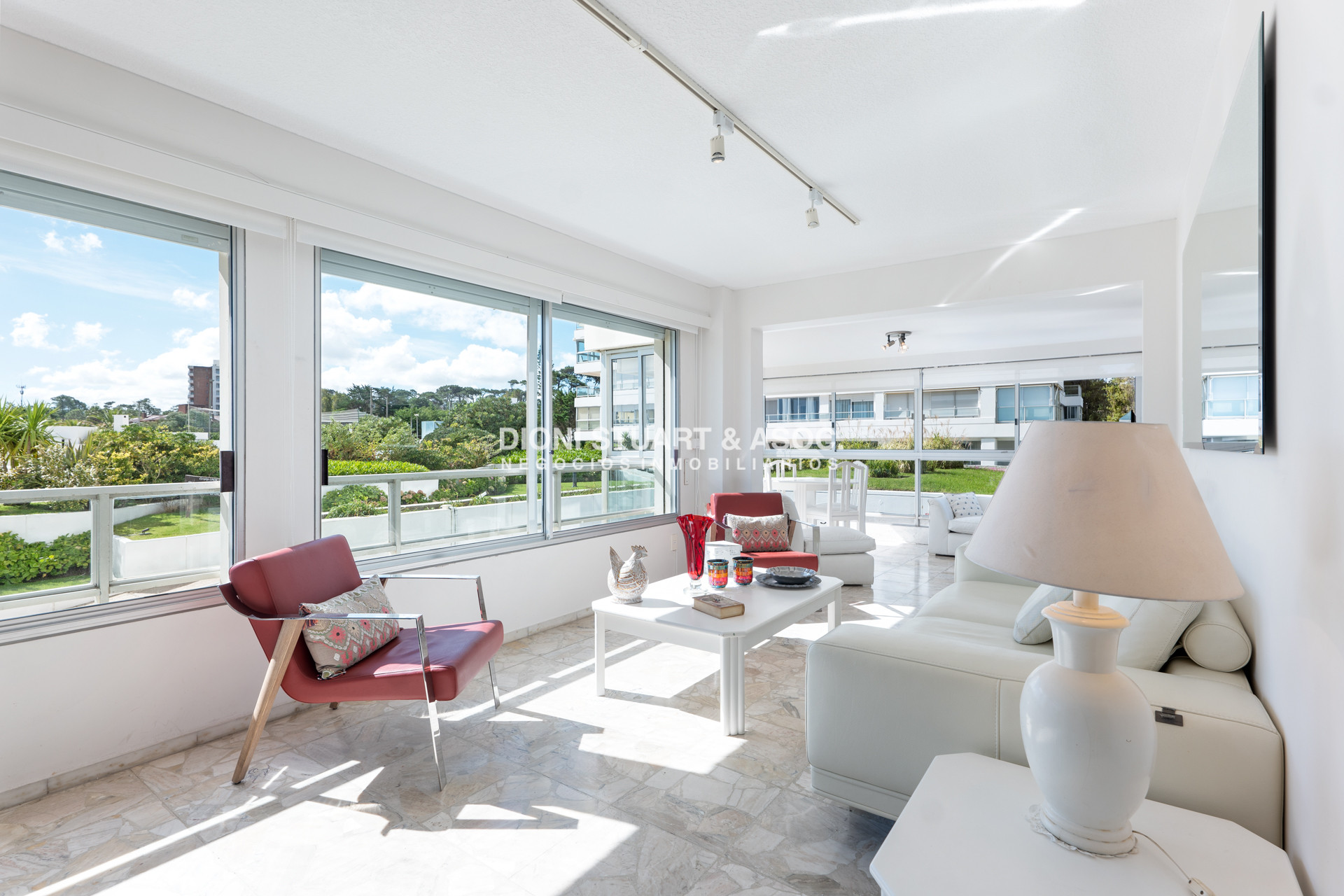 Apartamento ID.407 - Oportunidad - Apartamento en Venta - Primera Linea Mansa - 2 Dormitorios y Medio - Reciclado - Complejo Lincoln Center