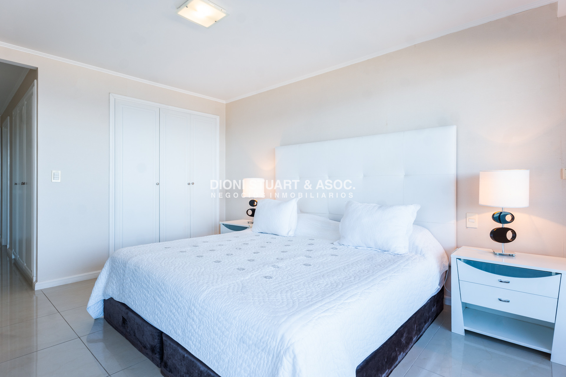 Apartamento ID.982 - APARTAMENTO EN IMPERIALE I EN VENTA - ESQUINERO - 3 DORMITORIOS EN SUITE + DEPENDENCIA