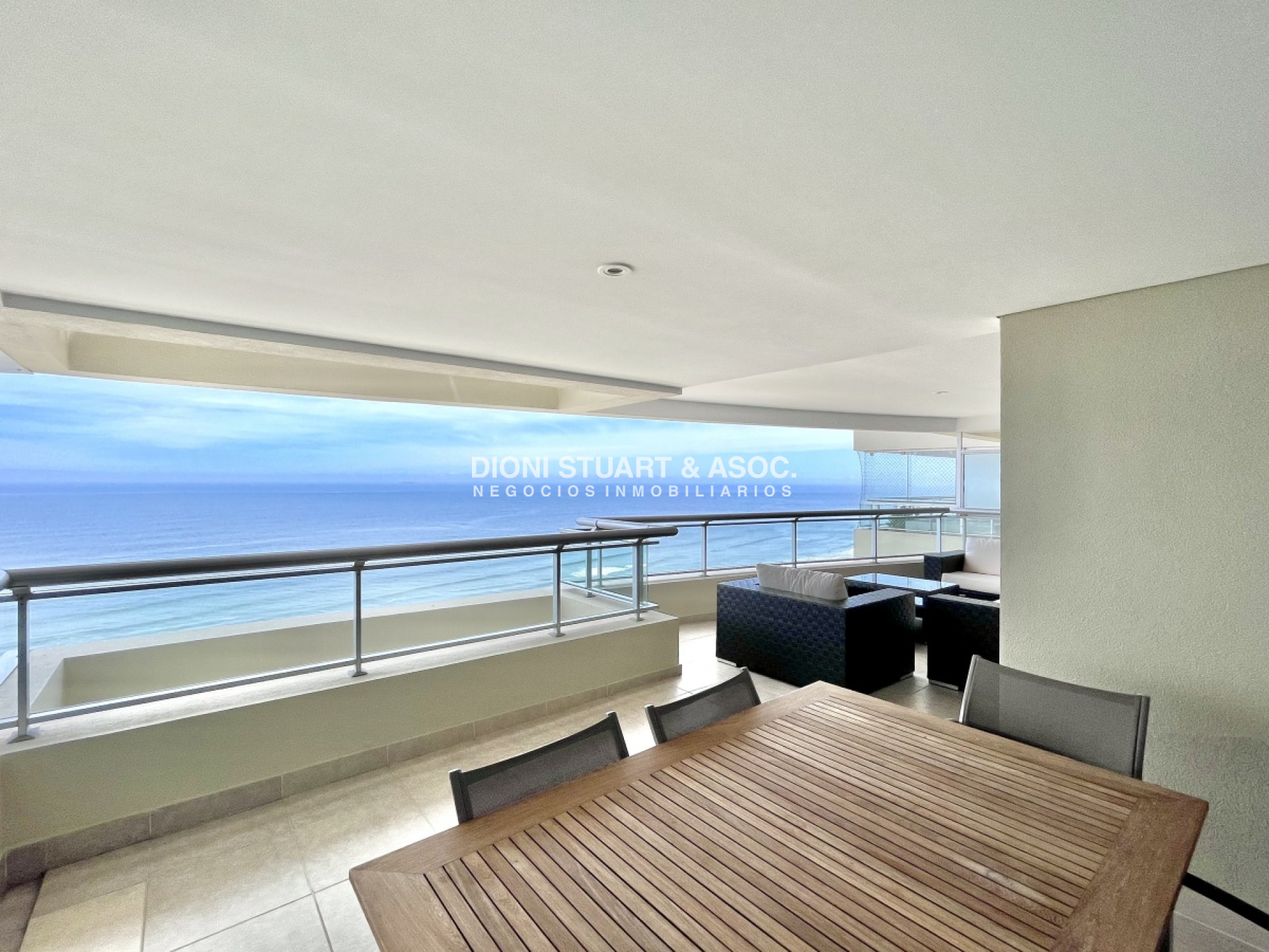 Apartamento ID.402 - Alquiler de Temporada - Playa Brava - Torre Lobos - 3 Dormitorios en Suite + Dependencia 