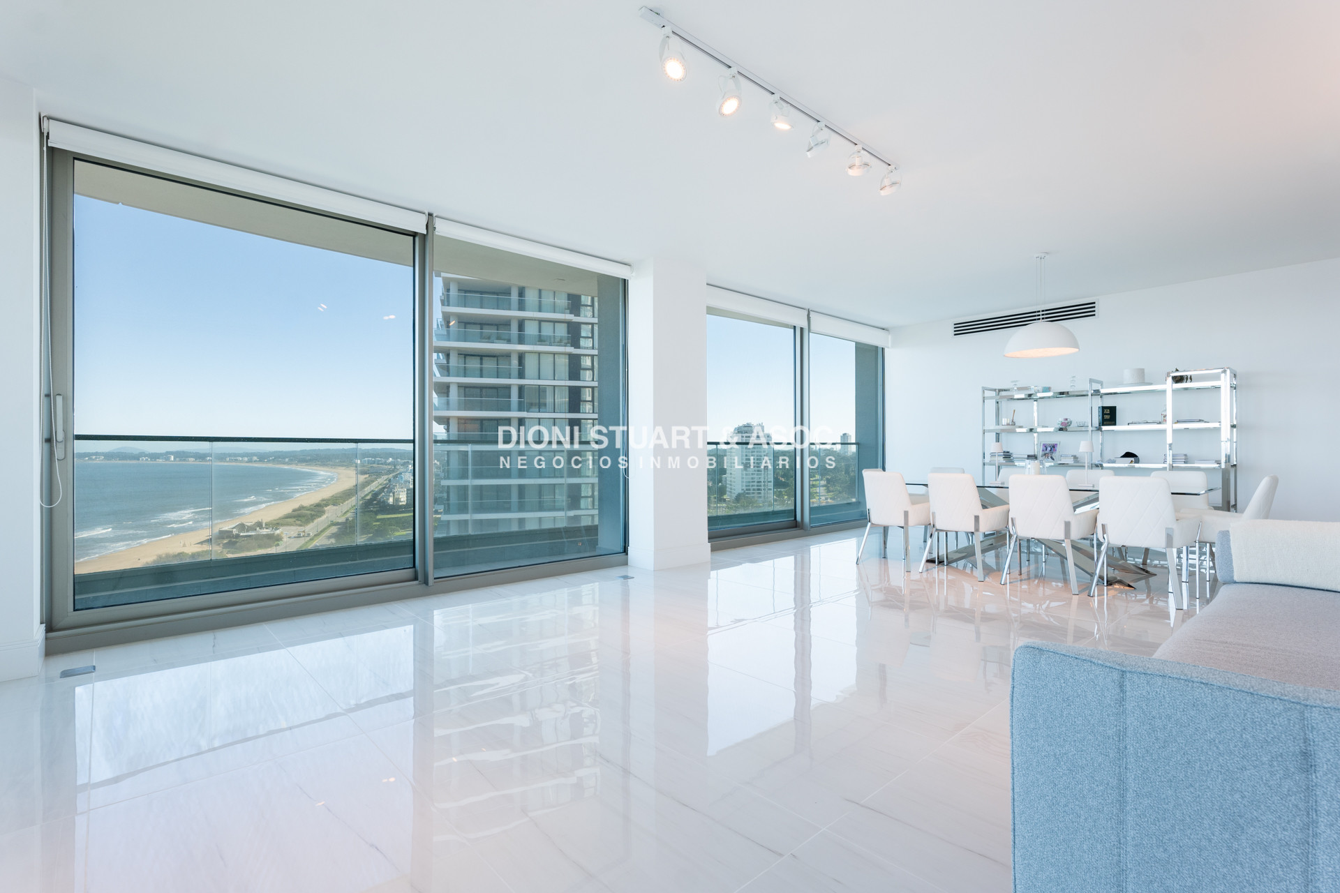 Apartamento ID.737 - FENDI CHATEAU EN VENTA ESQUINERO A PUNTA BALLENA 4 DORMITORIOS EN SUITE