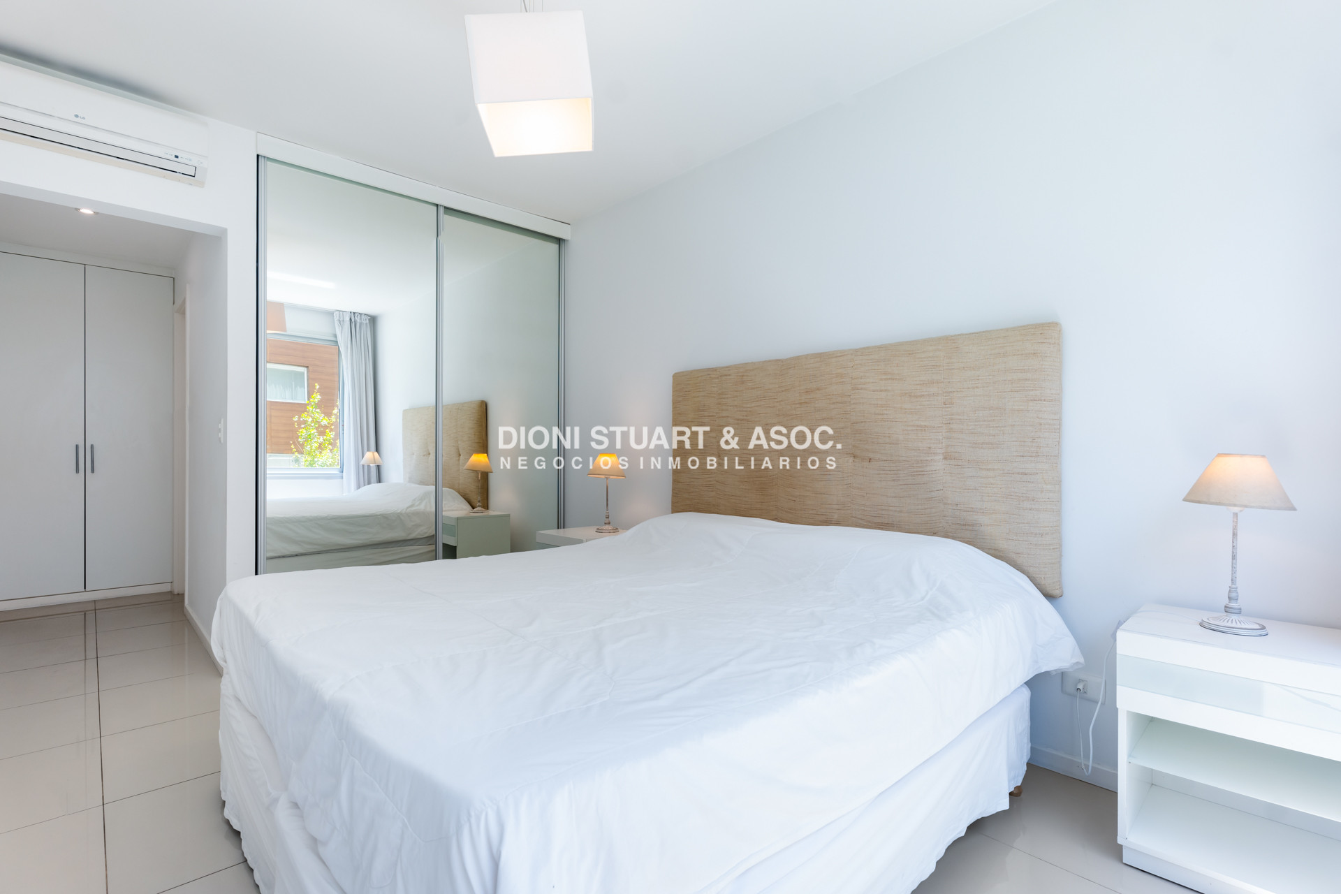Apartamento ID.841 - Apartamento de 4 Dormitorios Con Parrillero - Emerald - Playa Mansa