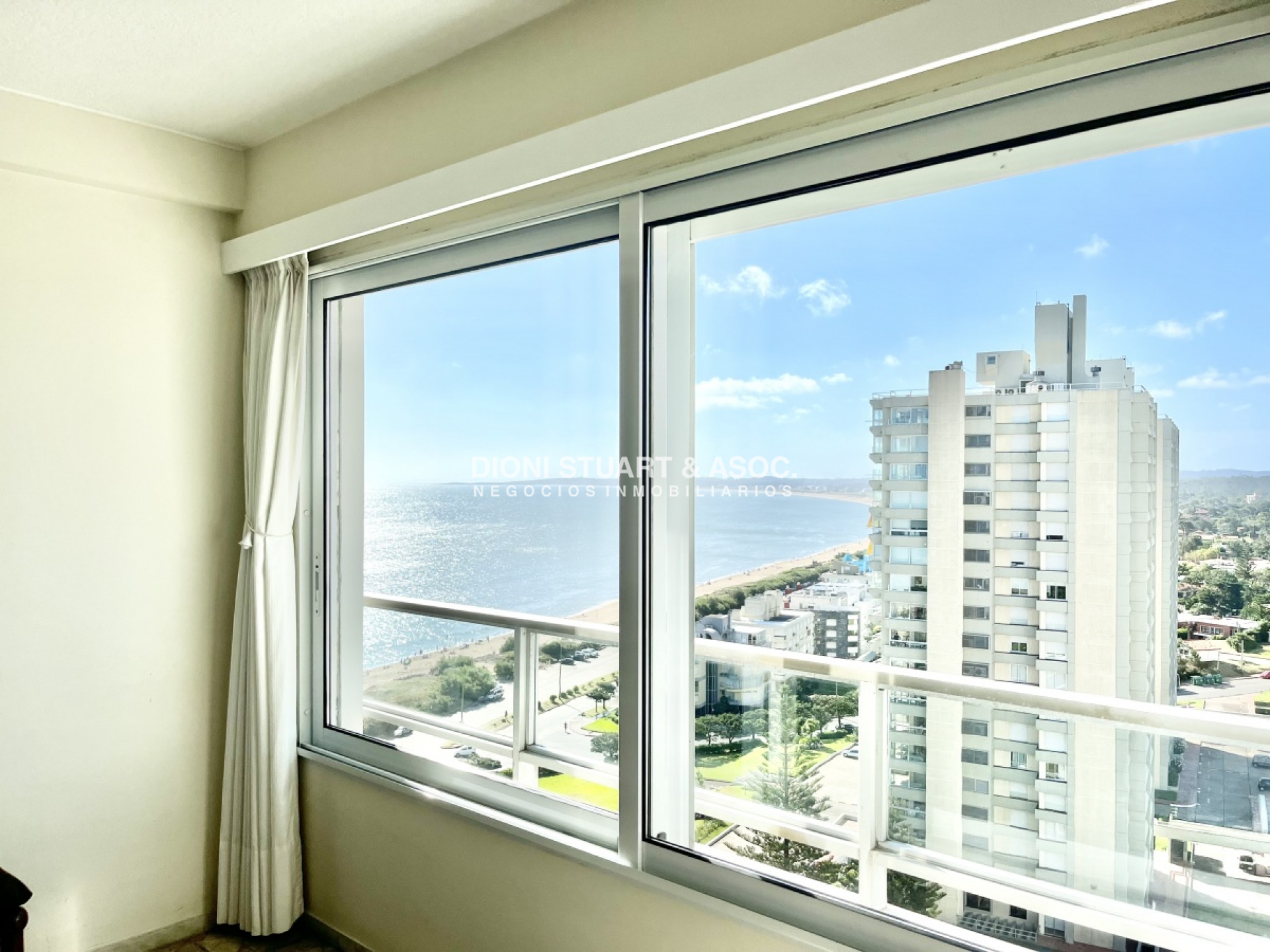 Apartamento ID.34 - APARTAMENTO DE 3 DORMITORIOS EN ALQUILER COMPLEJO LINCOLN CENTER TORRE WASHINGTON PLAYA MANSA TODOS LOS AMENITIES