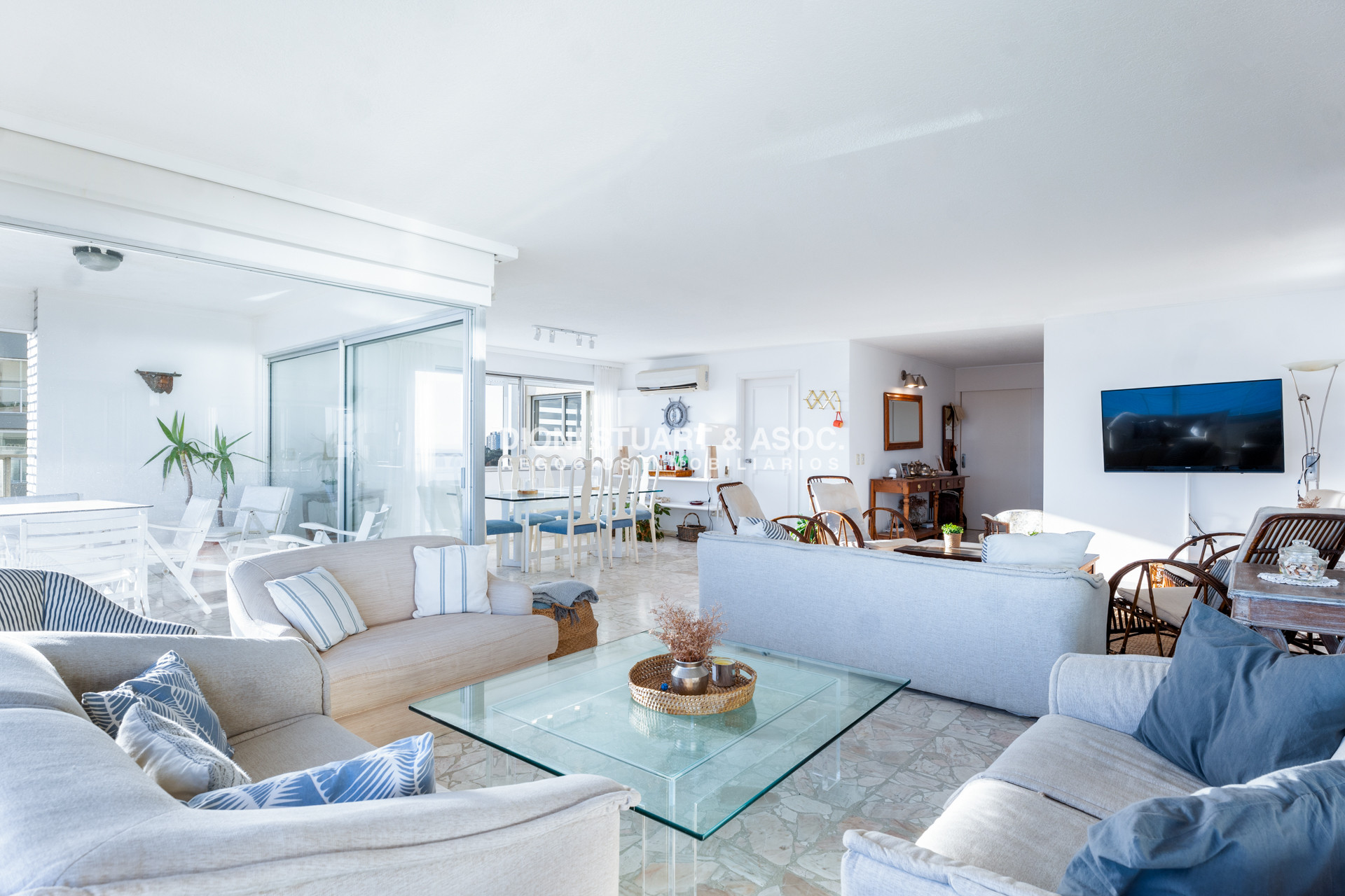 Apartamento ID.978 - APARTAMENTO EN VENTA EN EDIFICIO IMARANGATU - 3 DORM + DEP. CON PARRILLERO