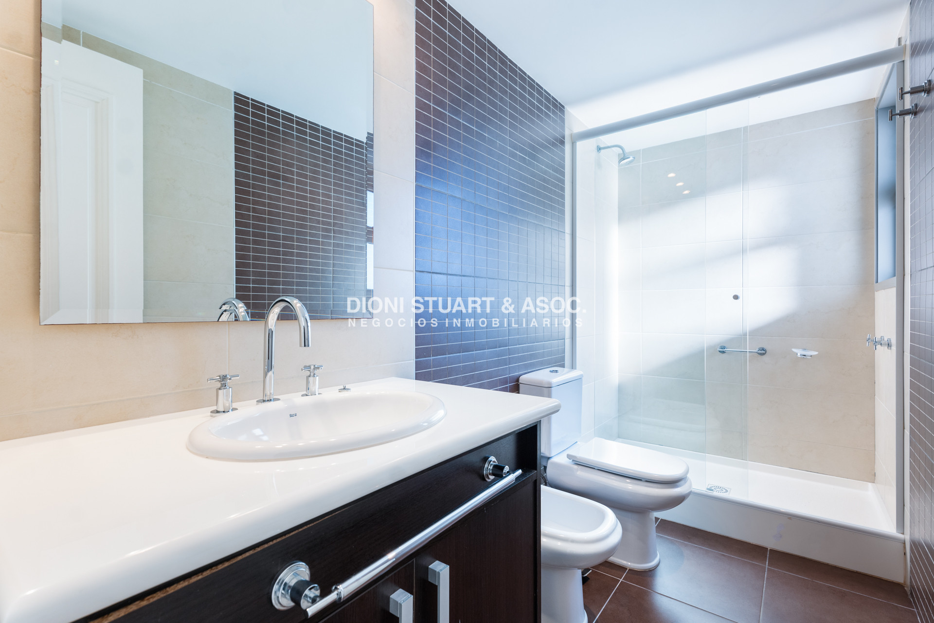 Apartamento ID.982 - APARTAMENTO EN IMPERIALE I EN VENTA - ESQUINERO - 3 DORMITORIOS EN SUITE + DEPENDENCIA