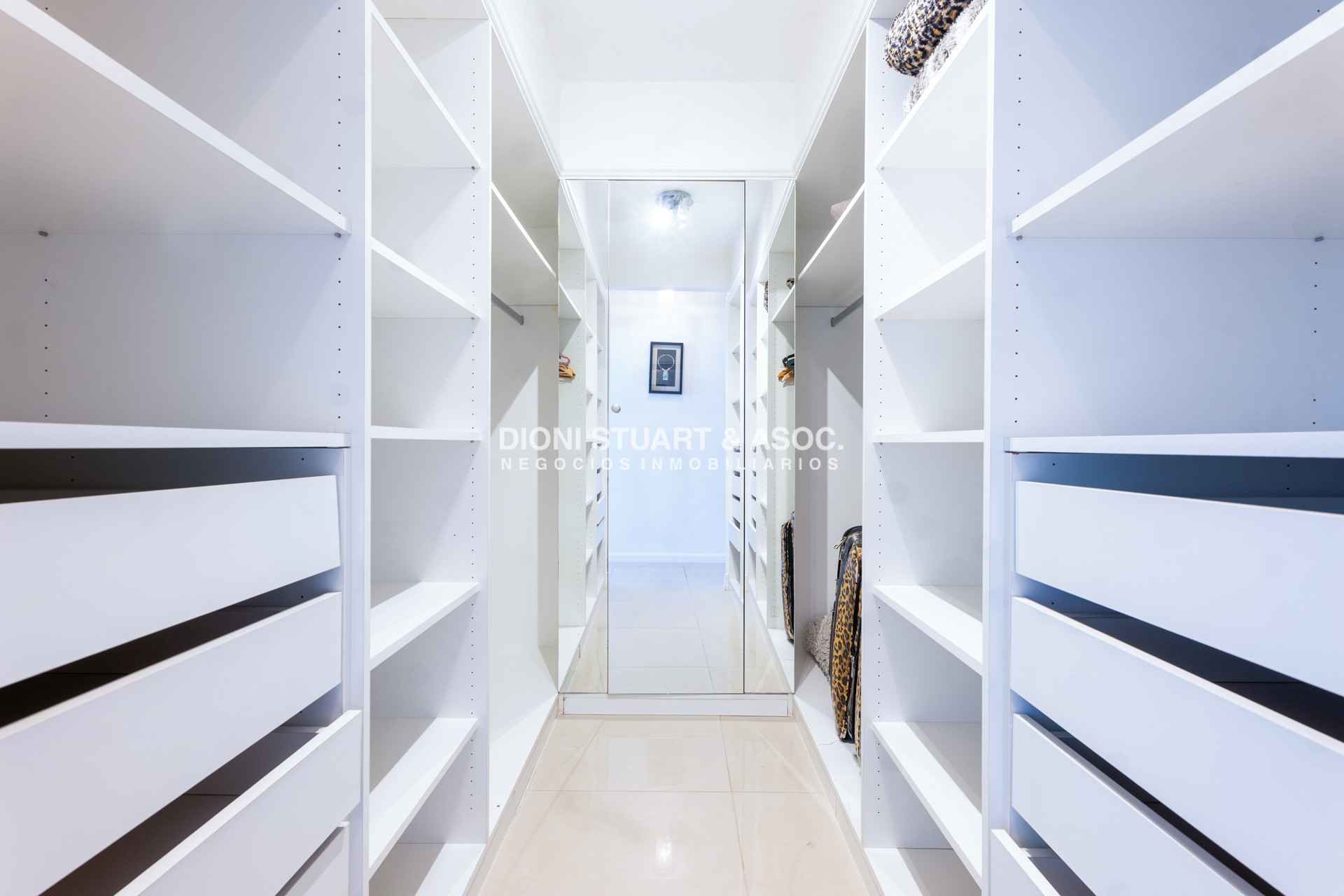 Apartamento ID.984 - IMPERIALE II ESQUINERO APARTAMENTO EN VENTA - 3 DORMITORIOS EN SUITE + DEPENDENCIA