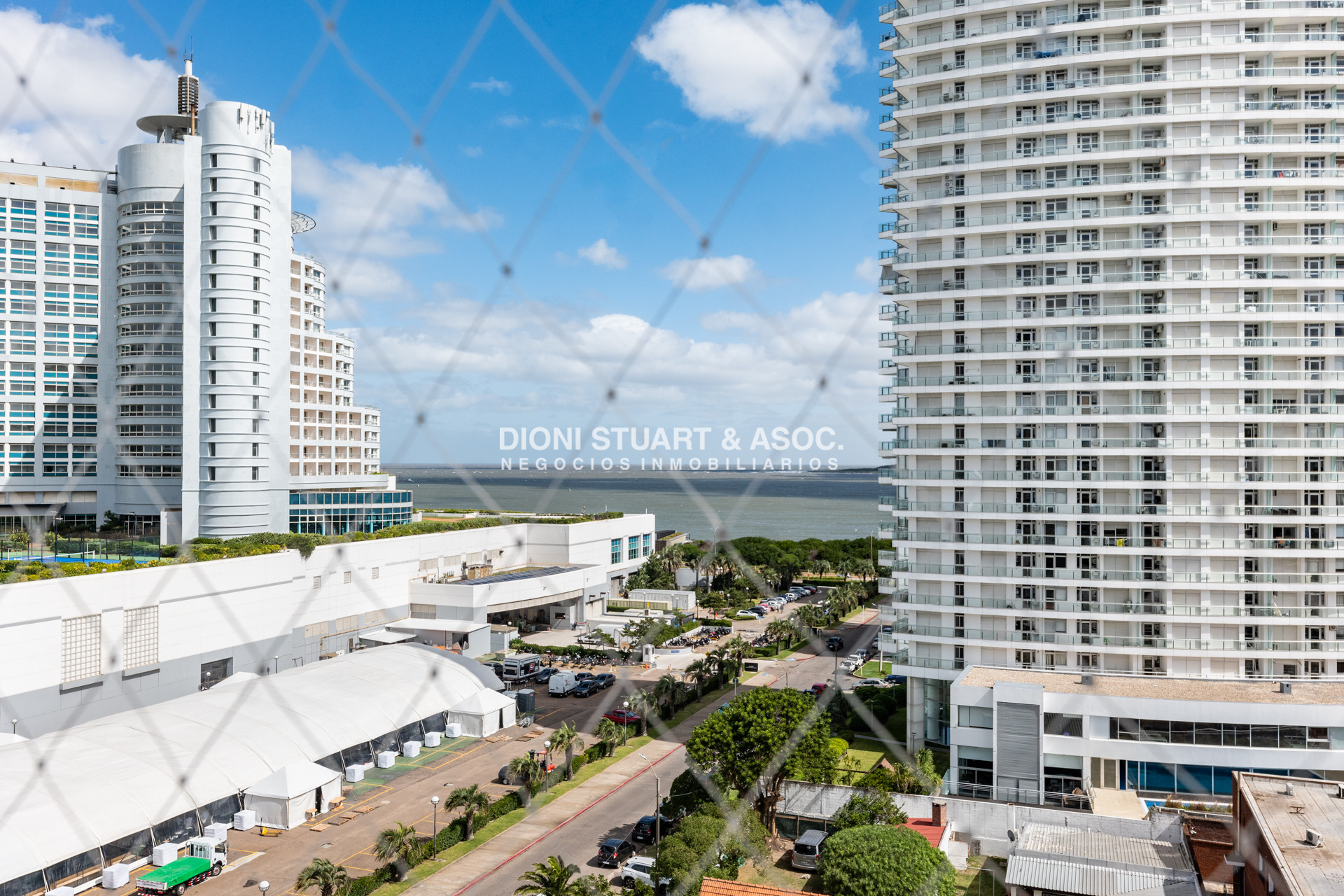 Apartamento ID.940 - DEPARTAMENTO EN VENTA CON PARRILLERO 3 DORMITORIOS RECICLADO - EDIFICIO CAP BRETON - PLAYA MANSA