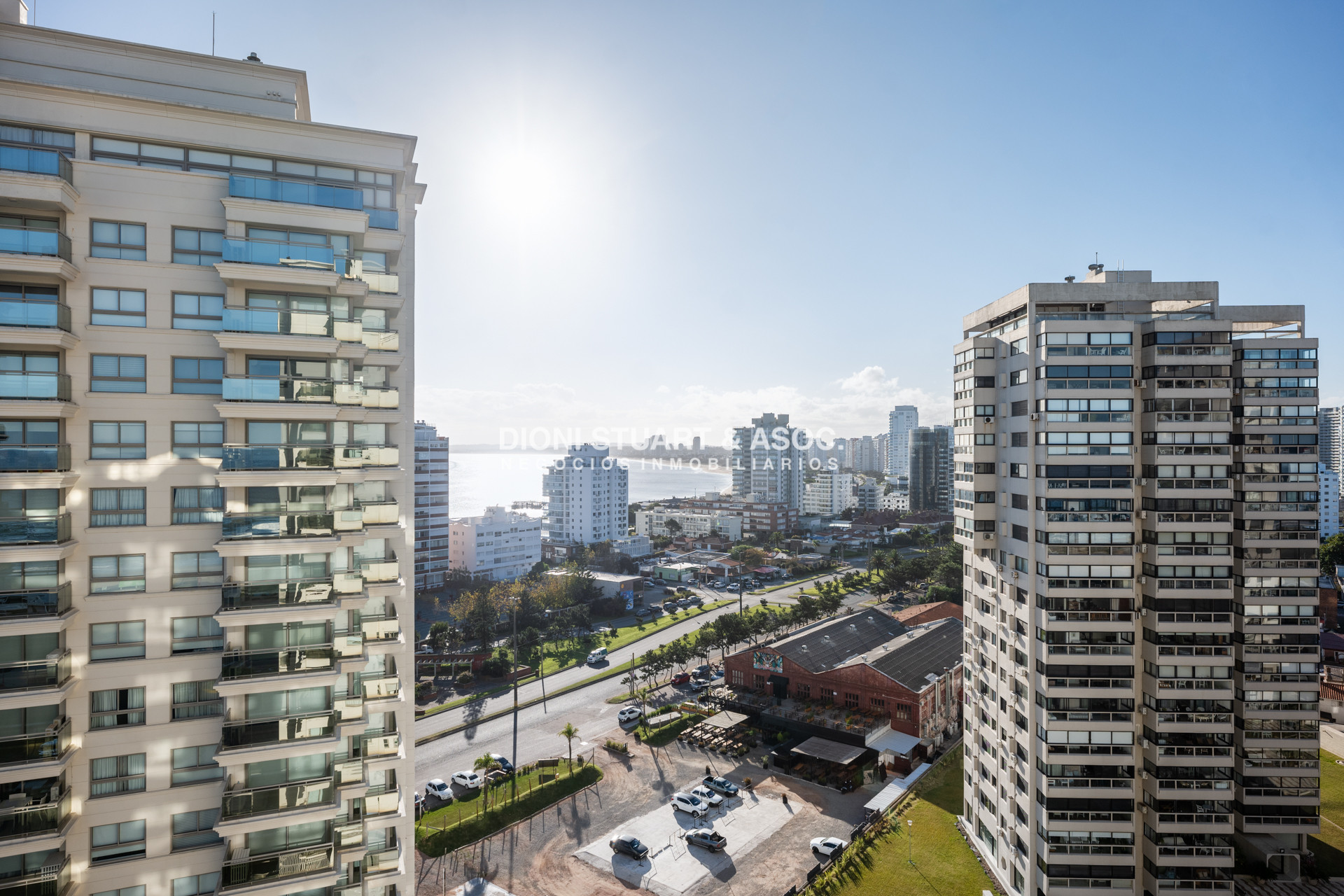 Apartamento ID.982 - APARTAMENTO EN IMPERIALE I EN VENTA - ESQUINERO - 3 DORMITORIOS EN SUITE + DEPENDENCIA