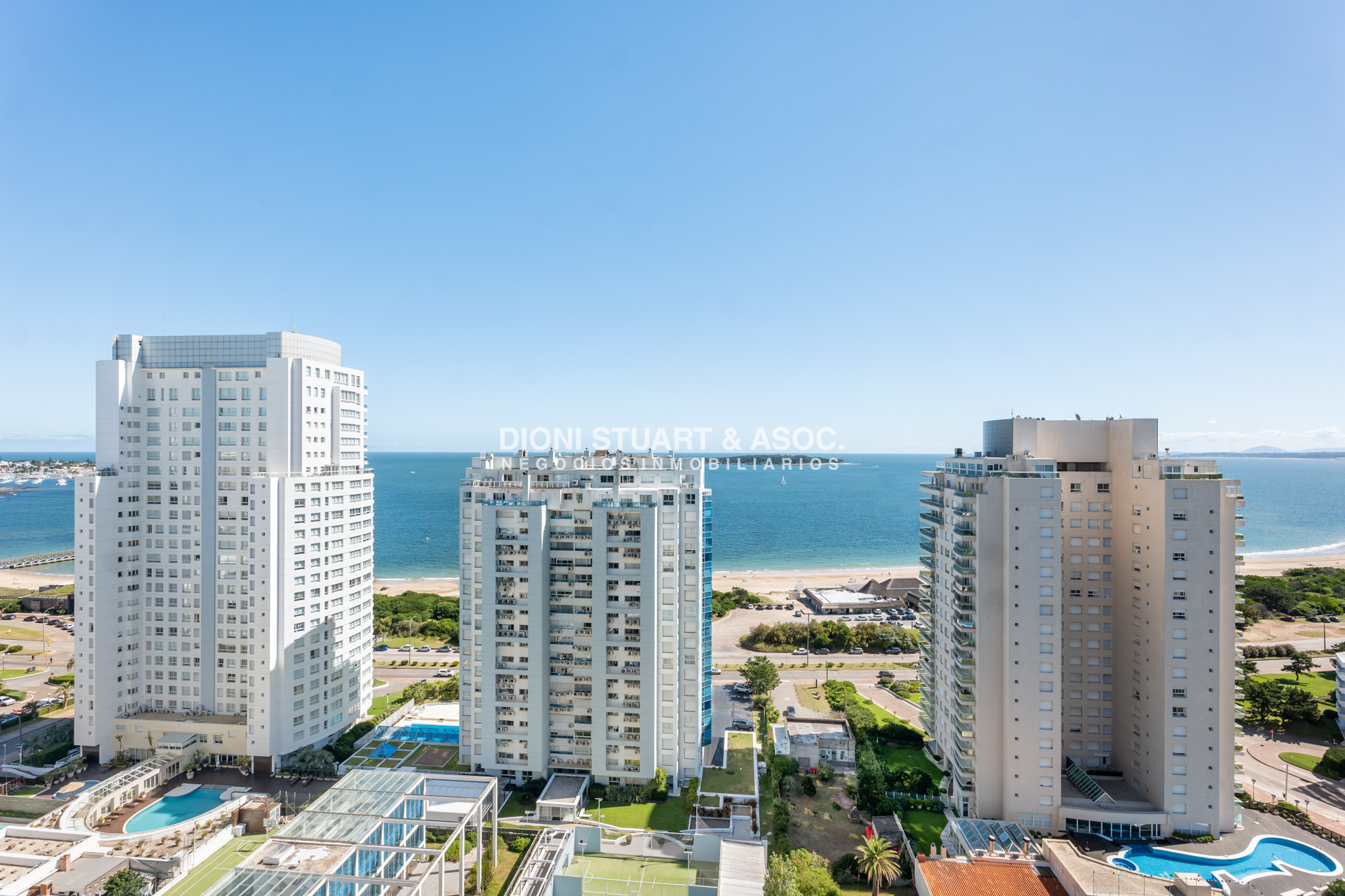 Apartamento ID.937 - GALA TOWER DEPARTAMENTO EN VENTA EN PLAYA MANSA 2 DORMITORIOS CON PARRILLERO INCREIBLE VISTA AL MAR