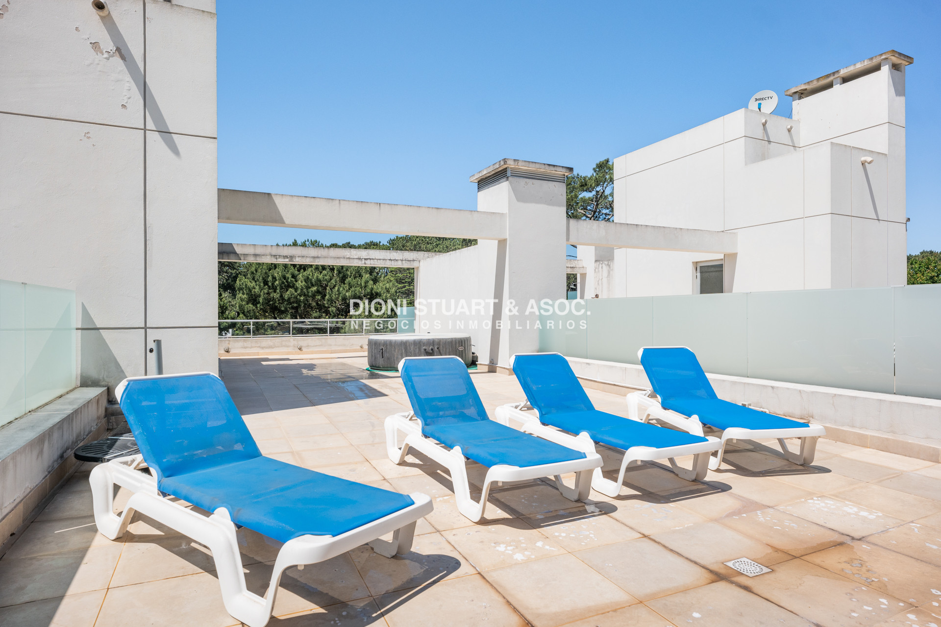 Apartamento ID.820 - APARTAMENTO EN VENTA EN PLAYA MANSA DE 2 DORMITORIOS CON PARRILLERO