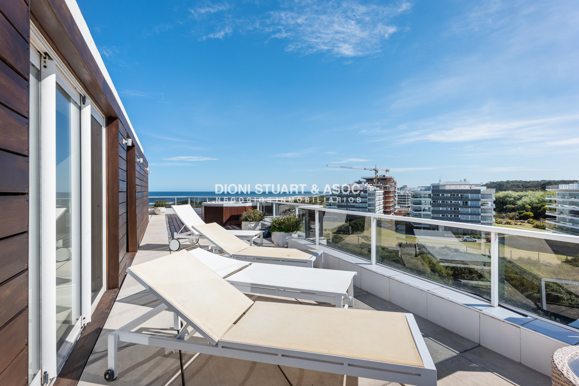 Apartamento ID.757 - PENT HOUSE EN VENTA PRIMERA LINEA BRAVA - EDIF. AGUAS AZULES - 5 DORM EN SUITE
