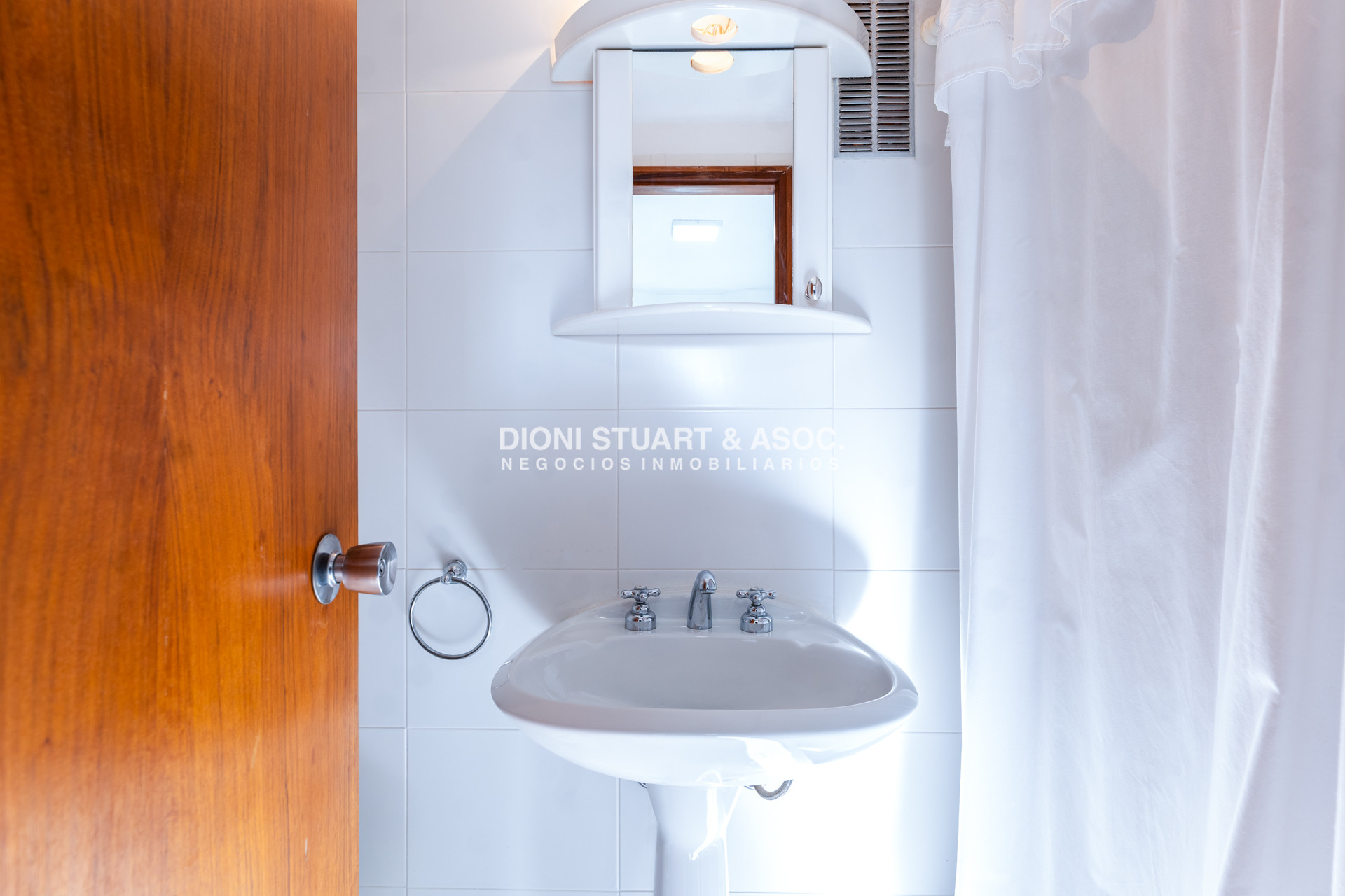 Apartamento ID.1005 - ROOSEVELT CENTER ESQUINERO RECICLADO - 3 DORMITORIOS Y DEP.
