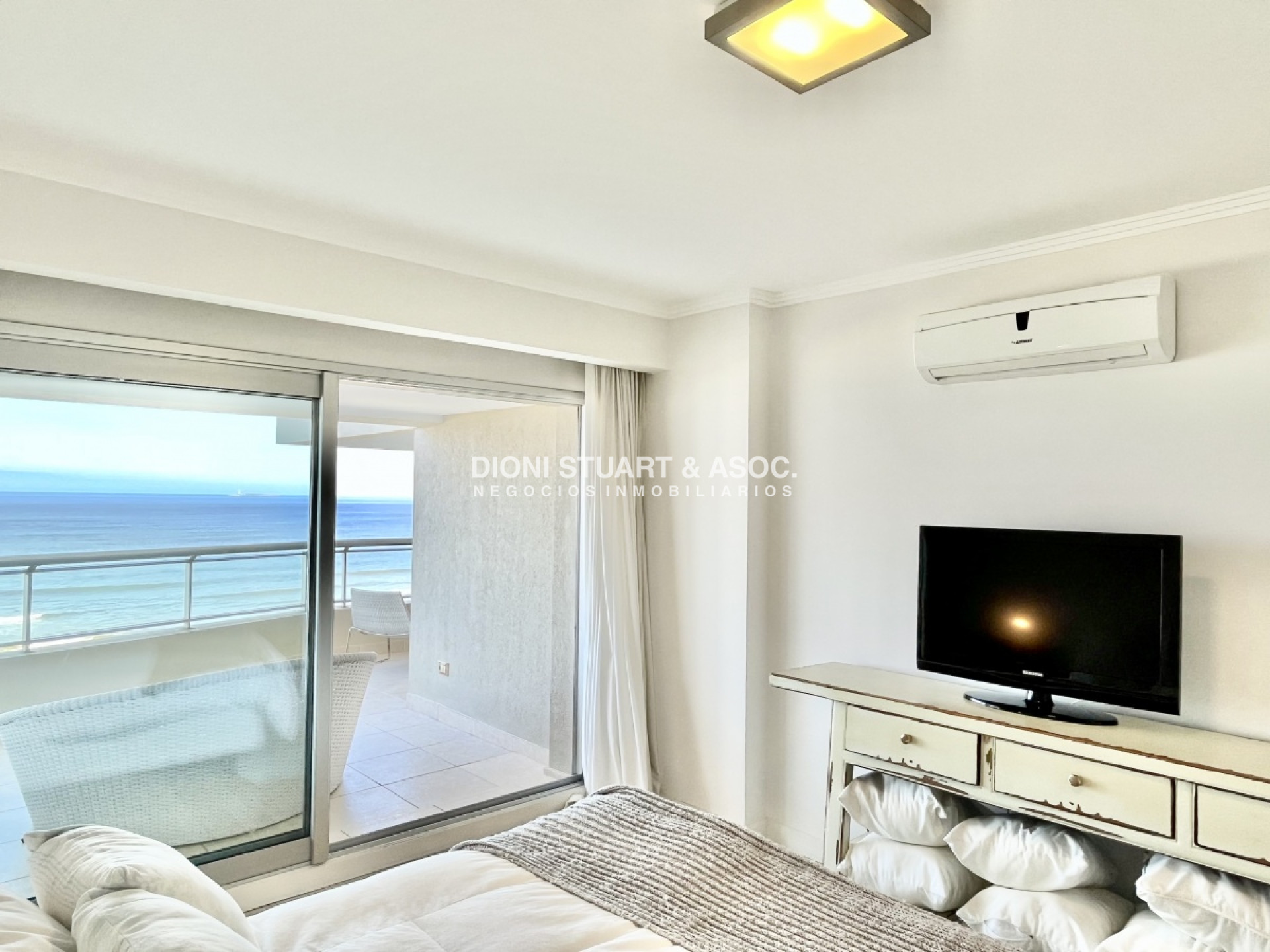 Apartamento ID.274 - Apartamento en Venta Torre Lobos - Primera Linea Playa Brava - 3 Dormitorios en Suite + Dependencia