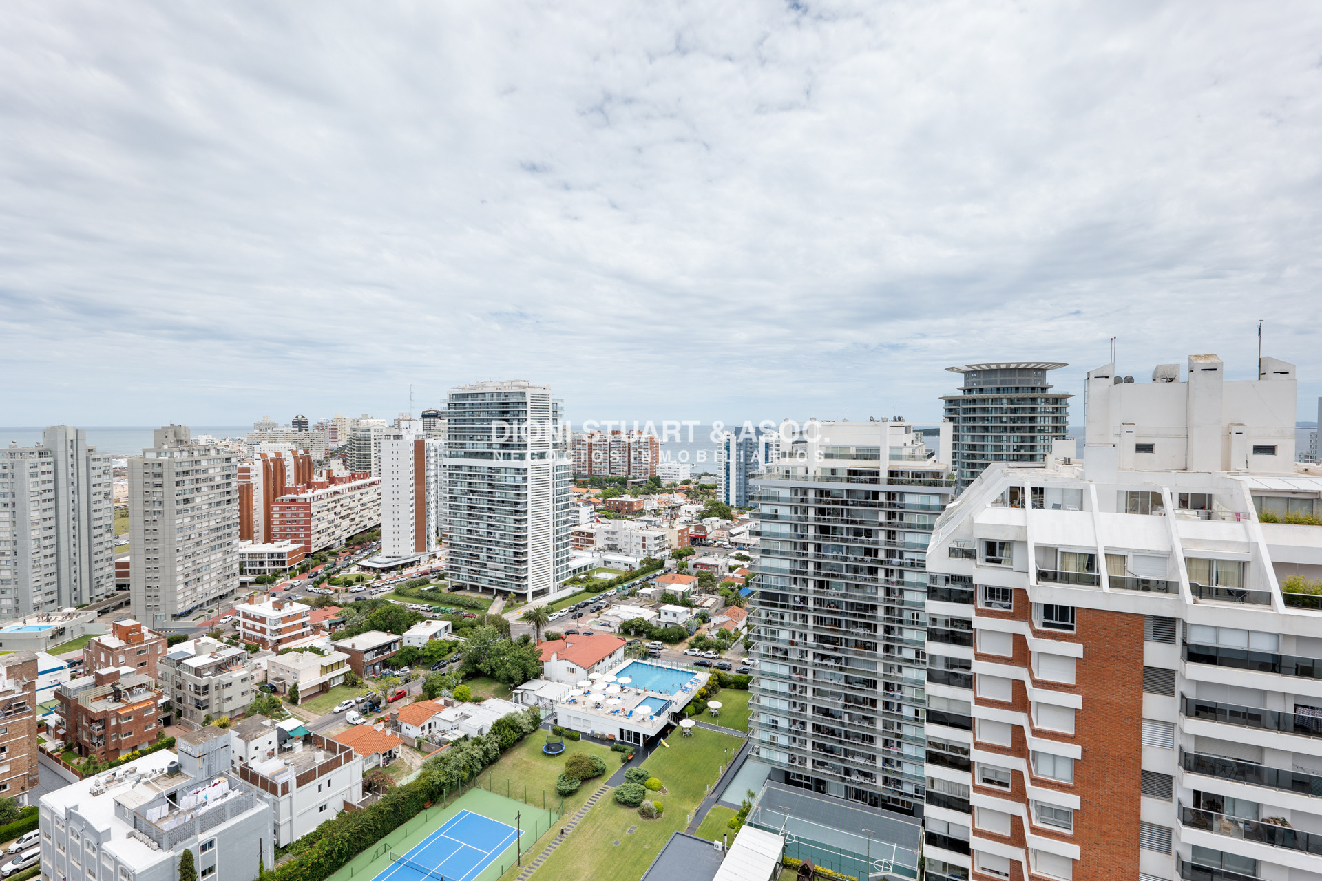 Apartamento ID.601 - Forest Tower 2 - Piso Alto - 3 Dorm