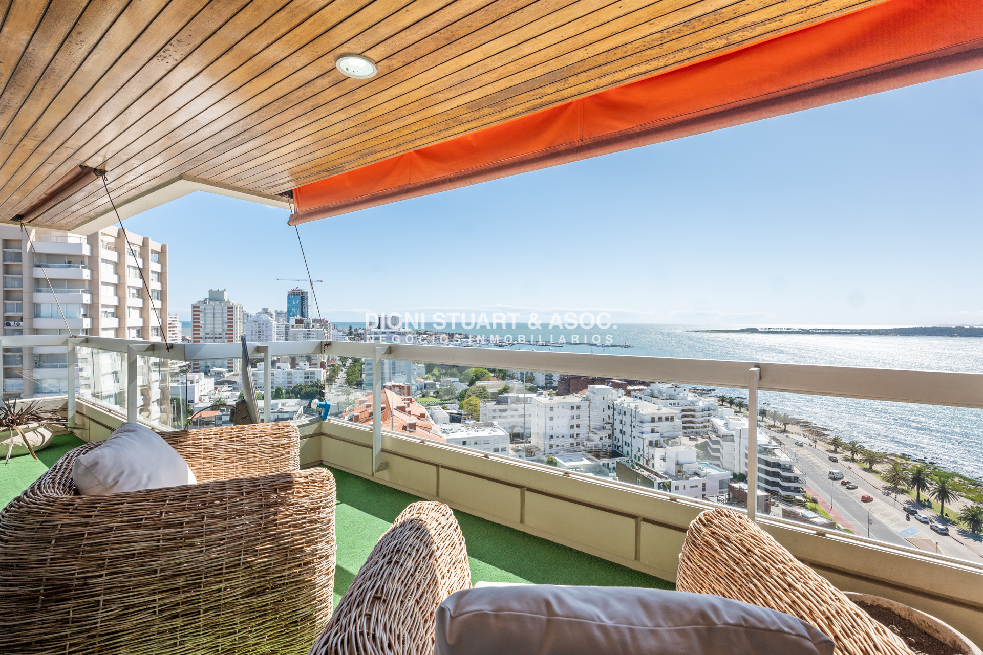 Apartamento ID.850 - Edificio El Torreon - 3 Dorm y Dep. - Apartamento Primera Linea Mansa