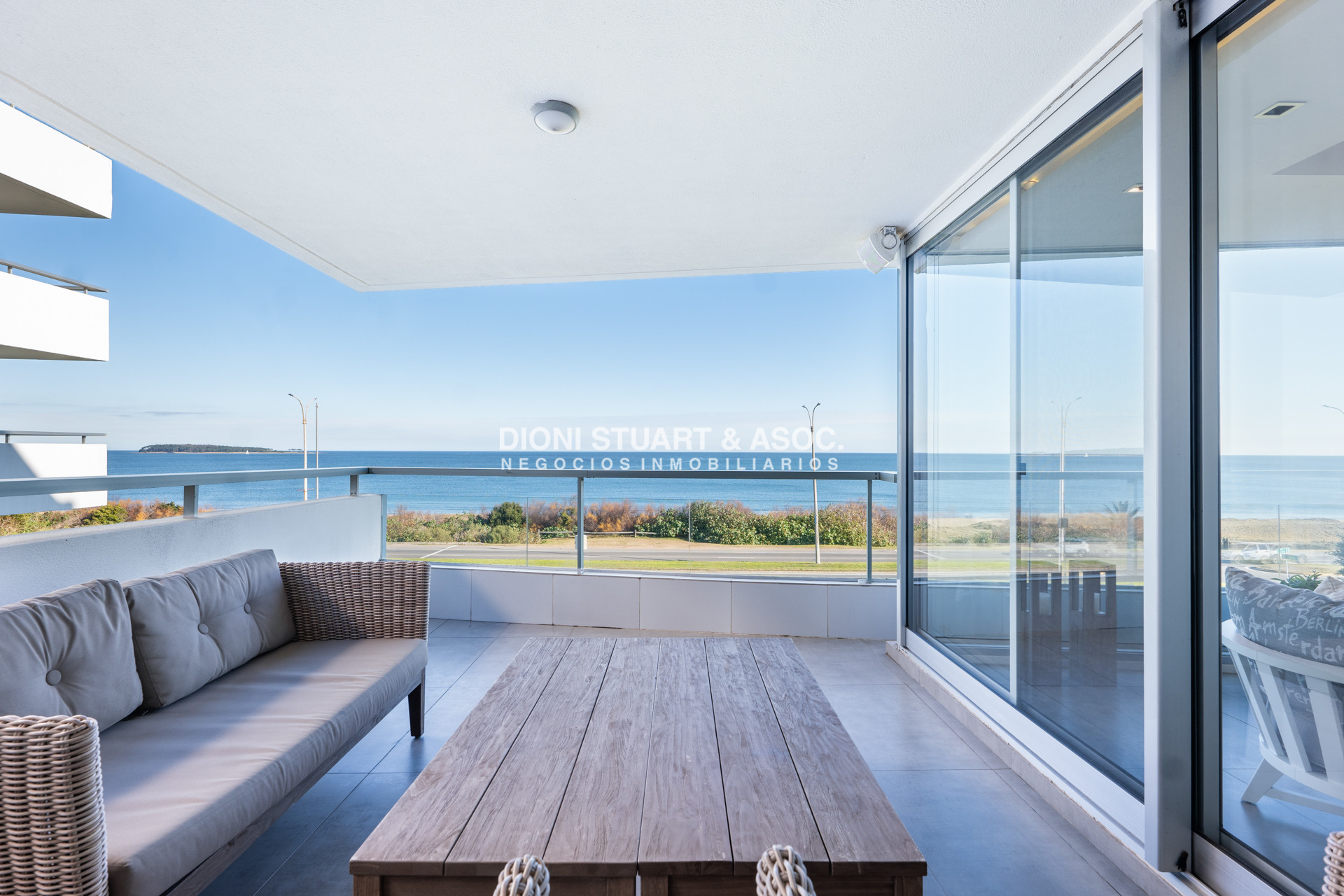 Apartamento ID.1017 - APARTAMENTO EN VENTA - PLAYA MANSA - LUMIERE - ESQUIENRO - 3 DORM + DEP. SERV