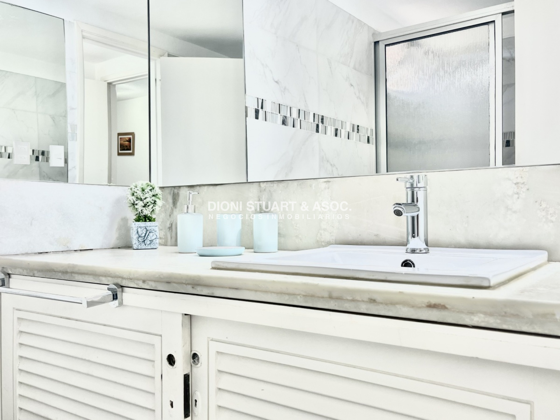 Apartamento ID.319 - Complejo Lincoln Center - En Venta - 2 Dorm + Dependencia - Playa Mansa