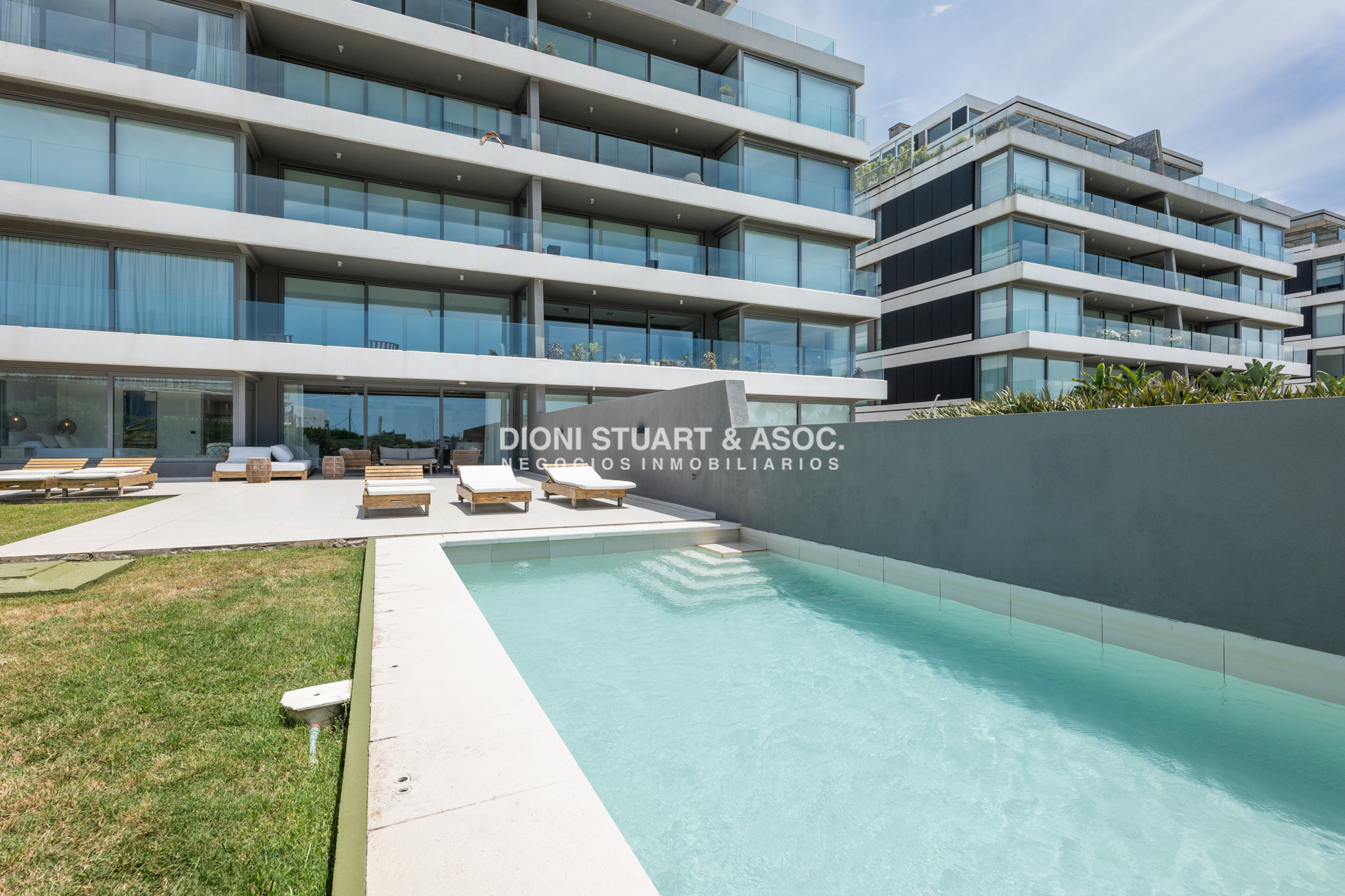 Apartamento ID.874 - Tiburon Terrazas Barra SS - Semi piso con piscina