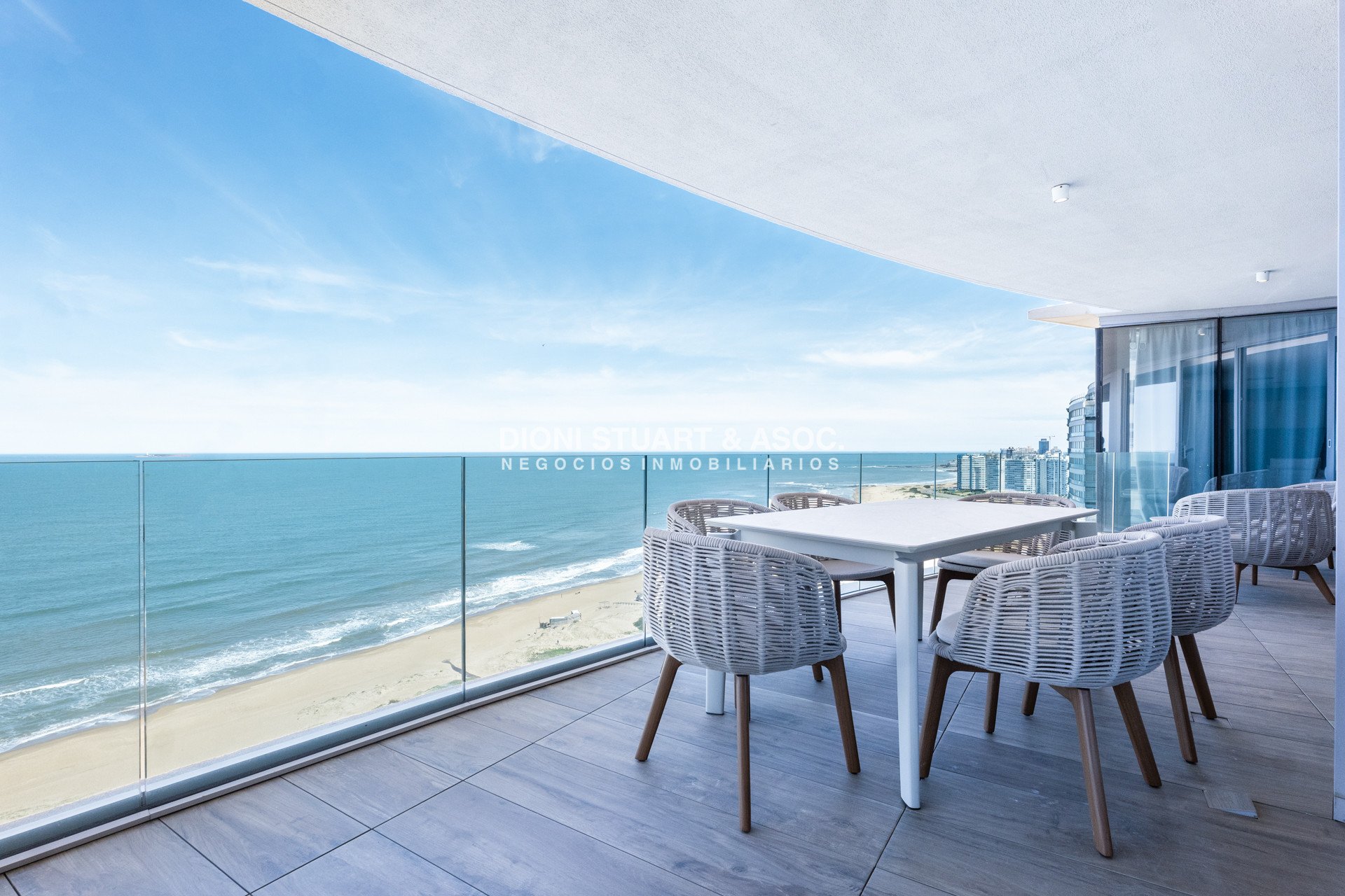 Apartamento ID.1121 - TRUMP UNIFICADO - 4 SUITES + DEPENDENCIA