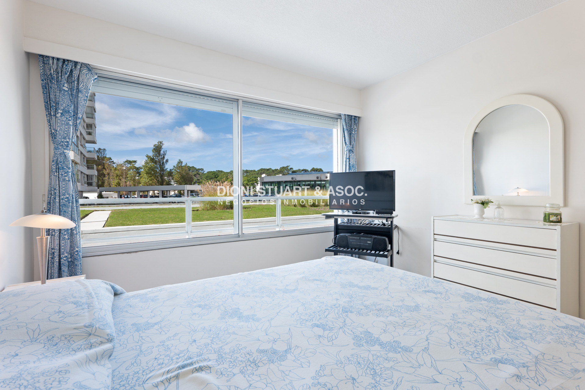 Apartamento ID.407 - Oportunidad - Apartamento en Venta - Primera Linea Mansa - 2 Dormitorios y Medio - Reciclado - Complejo Lincoln Center