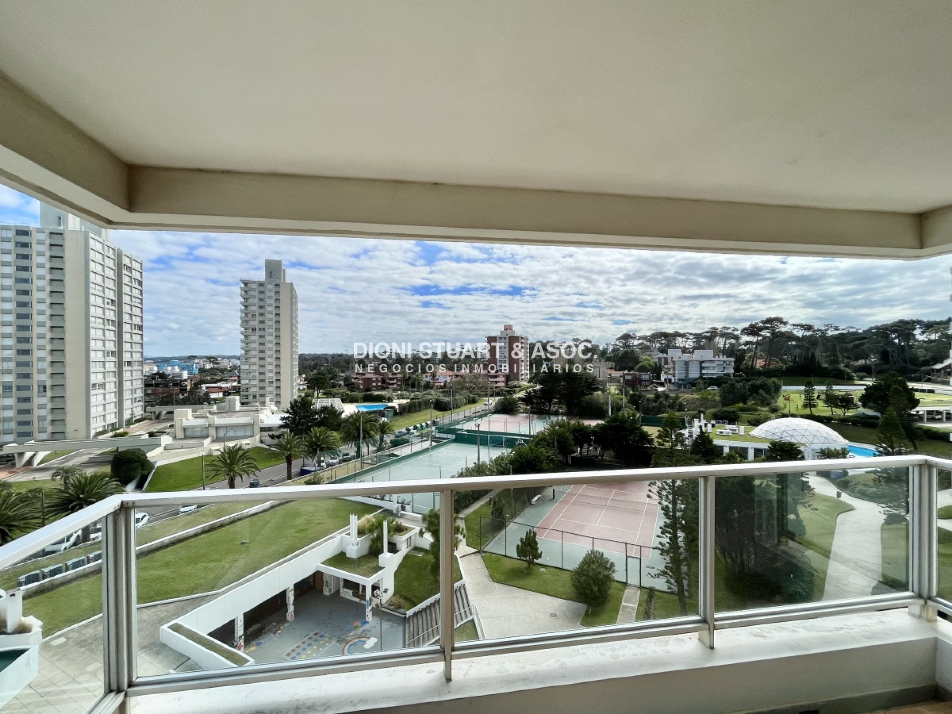 Apartamento ID.37 - Departamento en Venta - 3 Dormitorios + Dependencia - Complejo Lincoln Center - Playa Mansa - Punta del Este