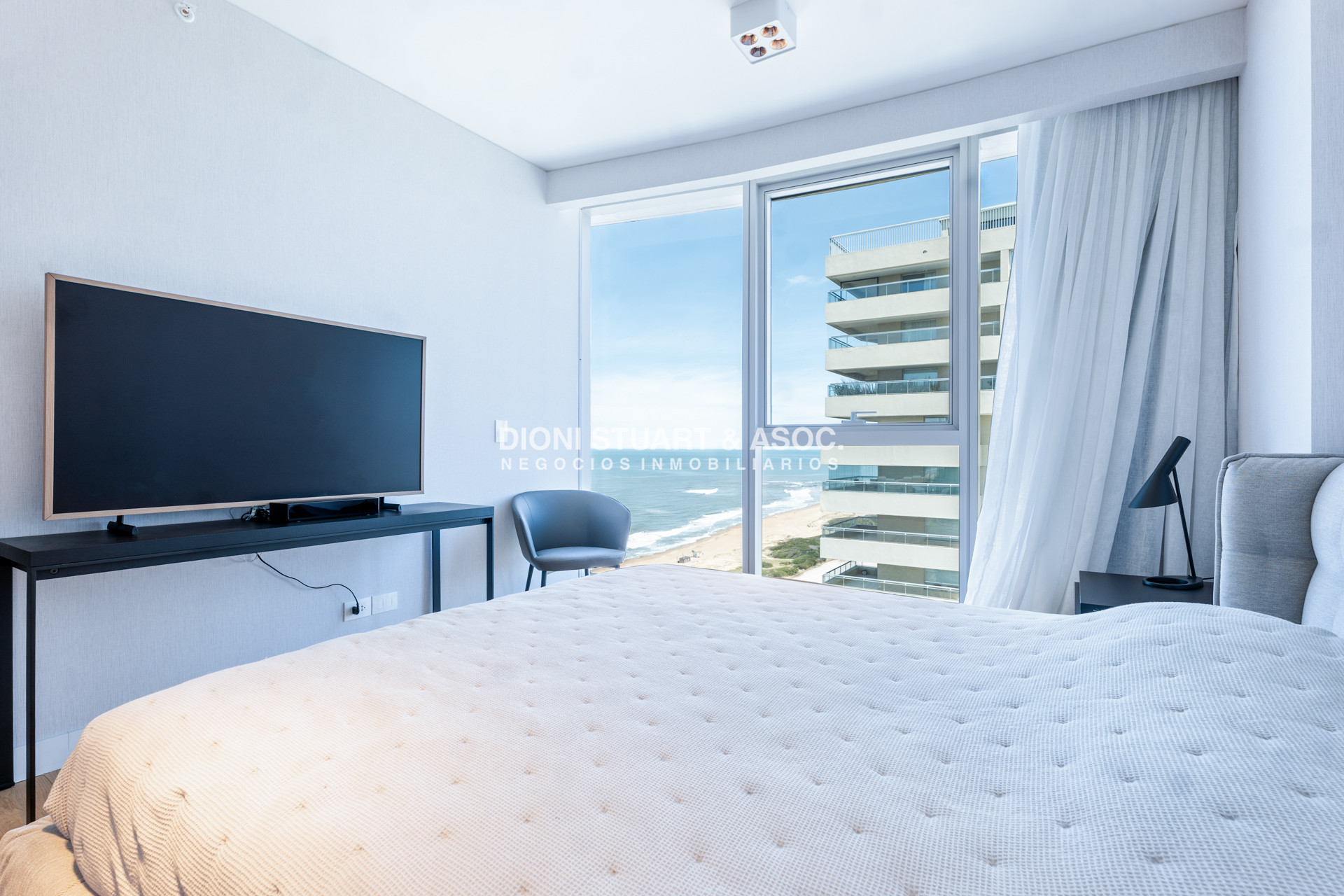 Apartamento ID.1121 - TRUMP UNIFICADO - 4 SUITES + DEPENDENCIA