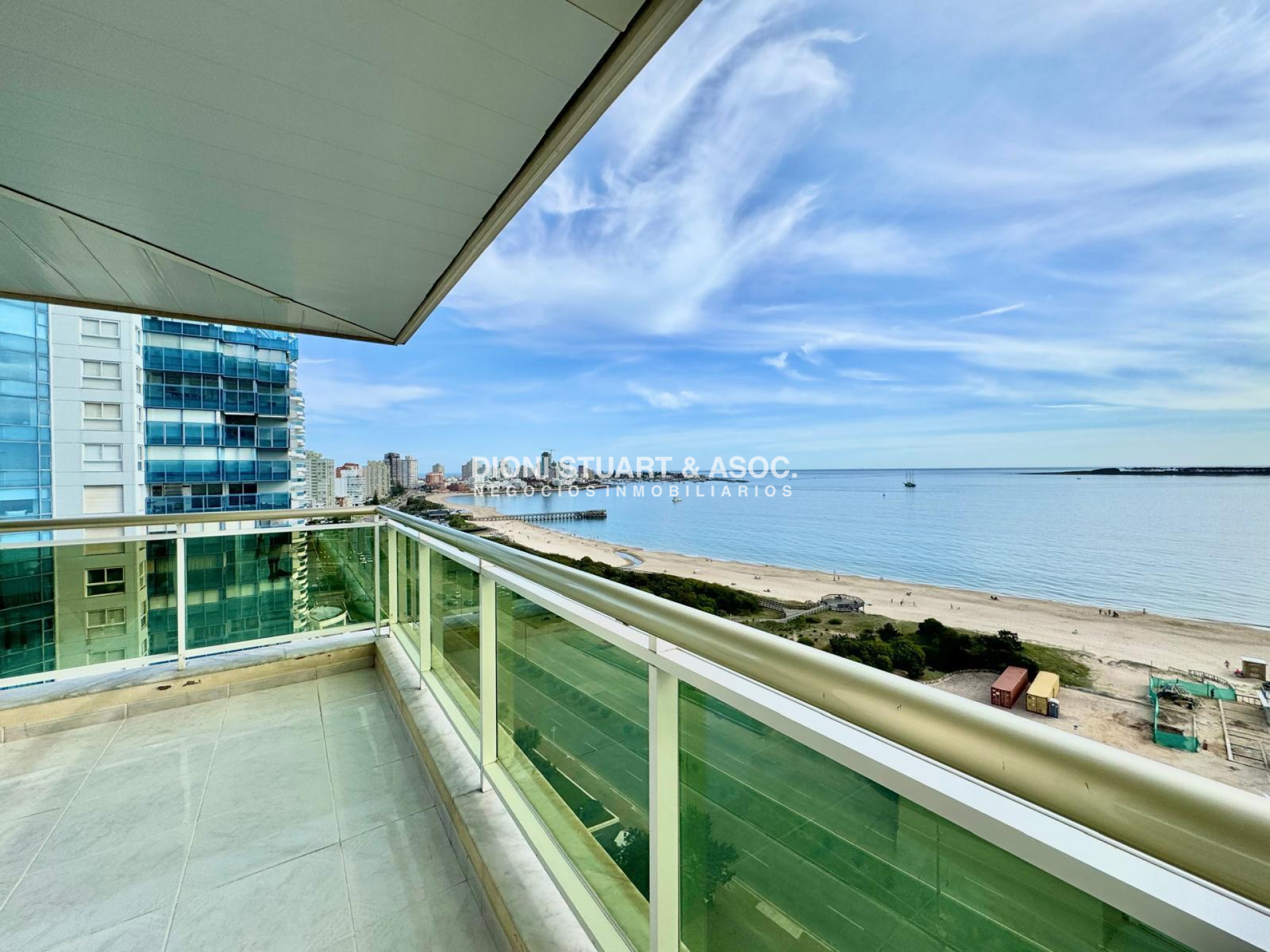 Apartamento ID.341 - Coral Tower - En venta - 3 Dormitorios en Suite + Dependencia