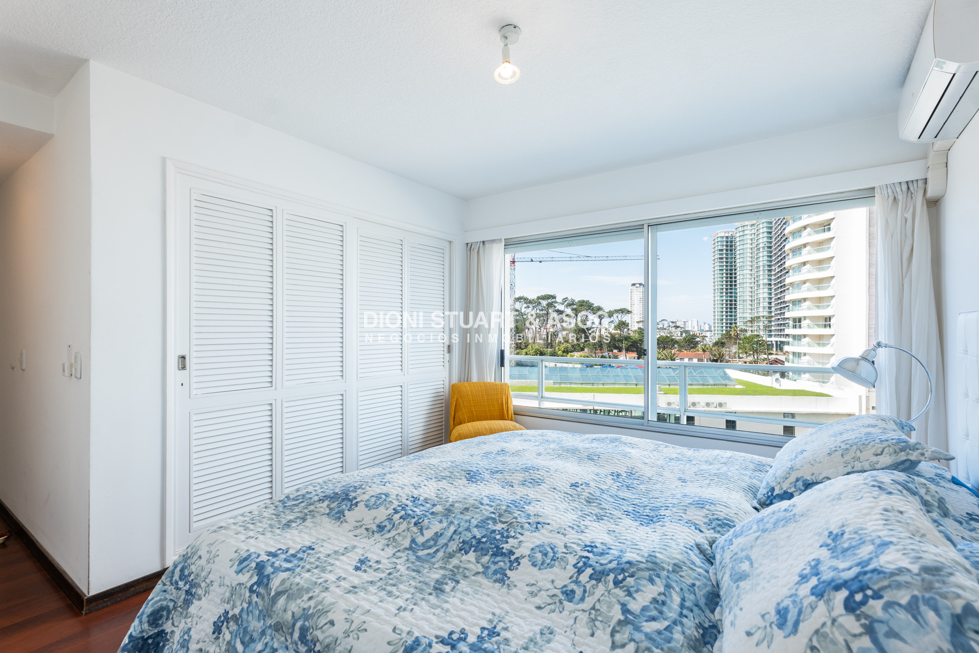 Apartamento ID.741 - DEPARTAMENTO EN PLAYA MANSA - 3 DORMITORIOS Y DEPENDENCIA - RECICLADO - TORRE JEFFERSON - COMPLEJO LINCOLN CENTER