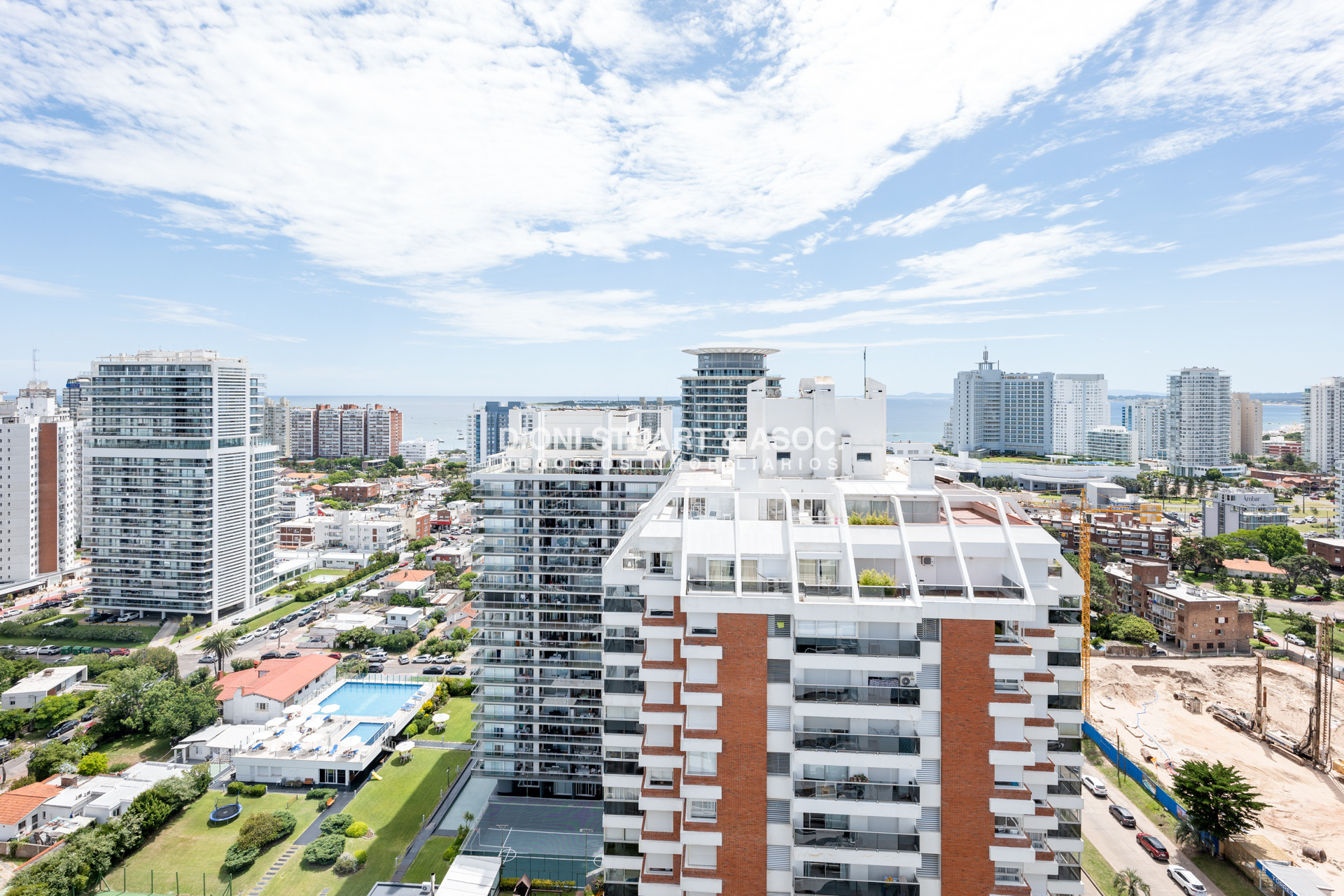 Apartamento ID.601 - Forest Tower 2 - Piso Alto - 3 Dorm