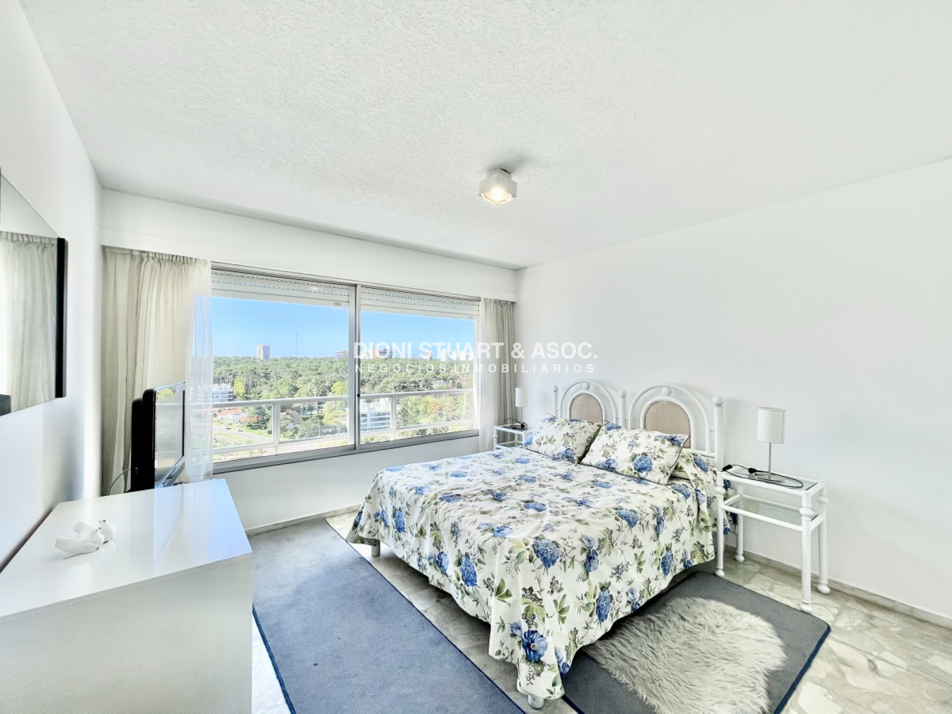 Apartamento ID.206 - Alquiler de Invierno Año 2025 - 2 Dormitorios y Medio + 2 Baños - Vista al Mar - Piscina Climatizada - Complejo Lincoln Center
