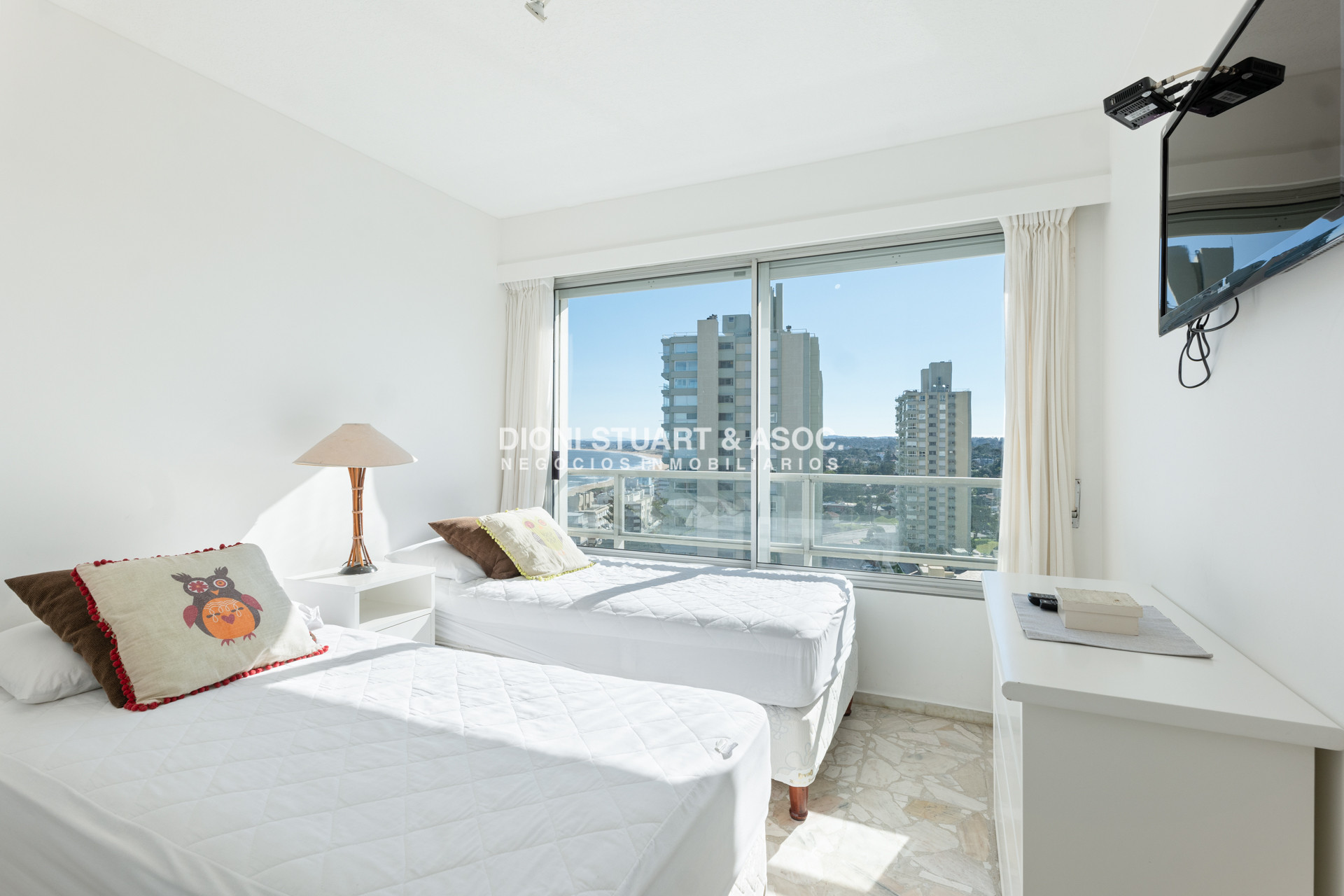 Apartamento ID.297 - APARTAMENTO EN ALQUILER DE 3 DORMITORIOS FRENTE AL MAR PLAYA MANSA TORRE WASHINGTON COMPLEJO LINCOLN CENTER