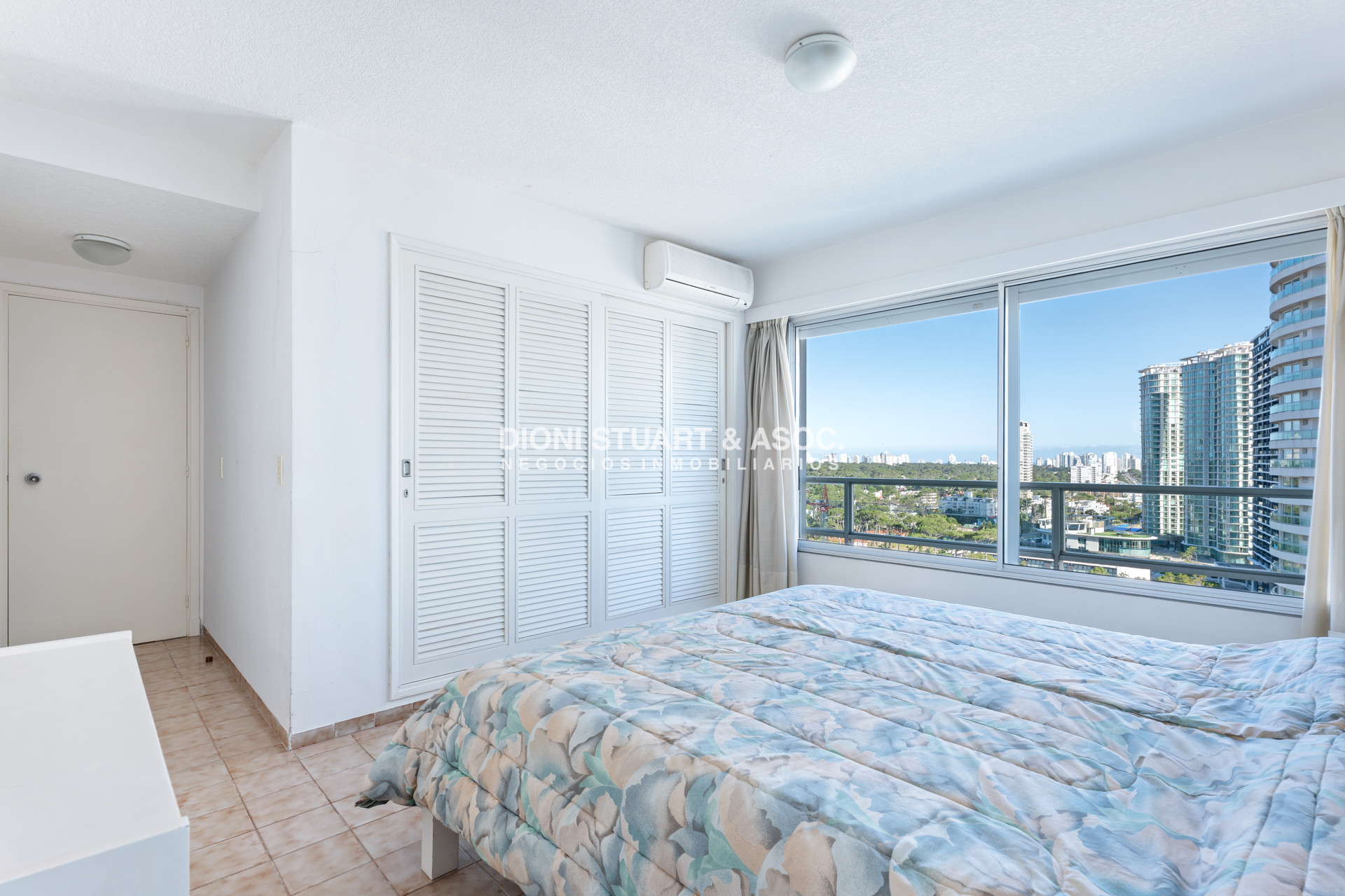 Apartamento ID.149 - Apartamento en Venta - Torre Jefferson - 3 Dormitorios + Dep. - Complejo Lincoln Center - Playa Mansa