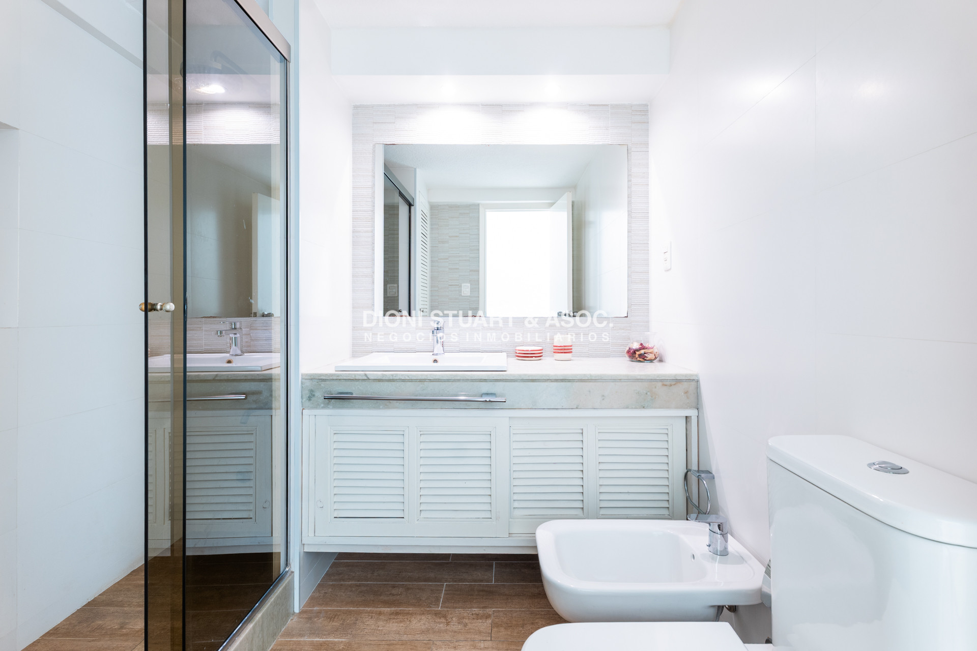 Apartamento ID.367 - SE VENDE DEPARTAMENTO PRIMERA LINEA MANSA - 2 DORM Y MEDIO - RECICLADO - TORRE WASHINGTON - COMPLEJO LINCOLN CENTER