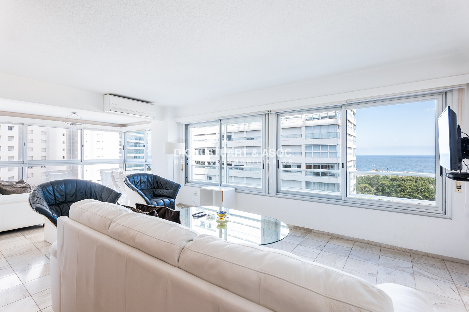 Apartamento ID.741 - DEPARTAMENTO EN PLAYA MANSA - 3 DORMITORIOS Y DEPENDENCIA - RECICLADO - TORRE JEFFERSON - COMPLEJO LINCOLN CENTER