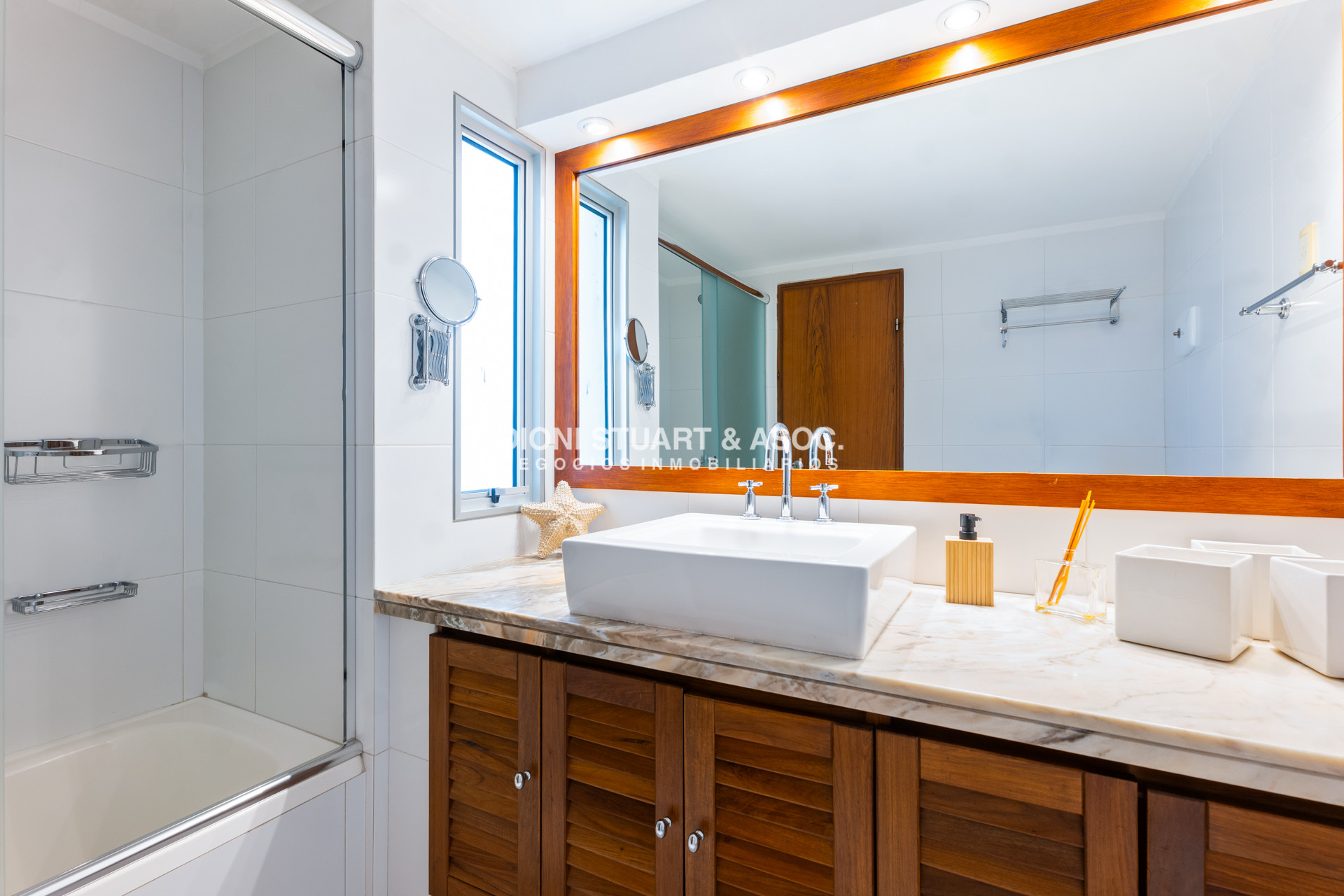 Apartamento ID.1005 - ROOSEVELT CENTER ESQUINERO RECICLADO - 3 DORMITORIOS Y DEP.