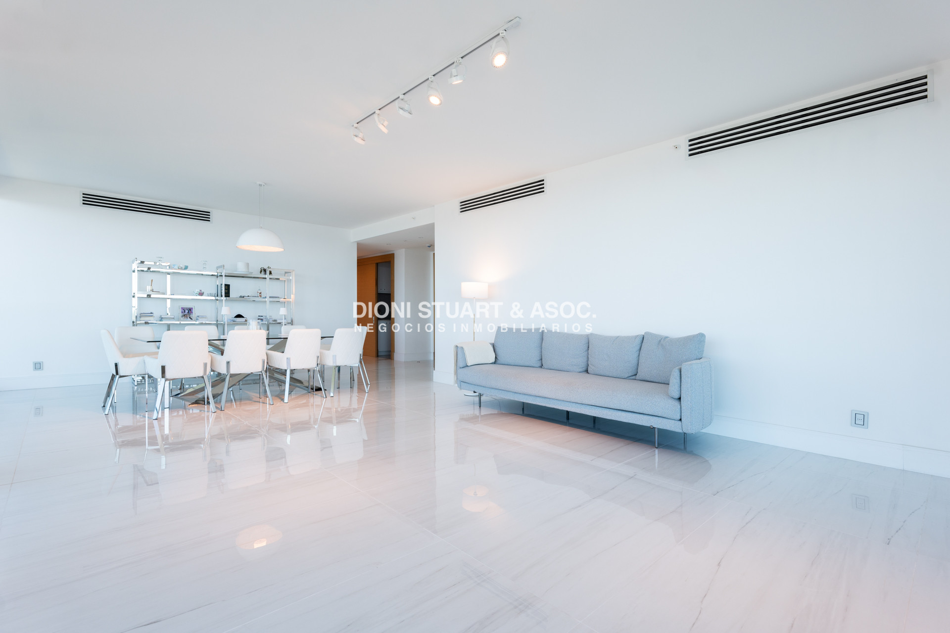 Apartamento ID.737 - FENDI CHATEAU EN VENTA ESQUINERO A PUNTA BALLENA 4 DORMITORIOS EN SUITE