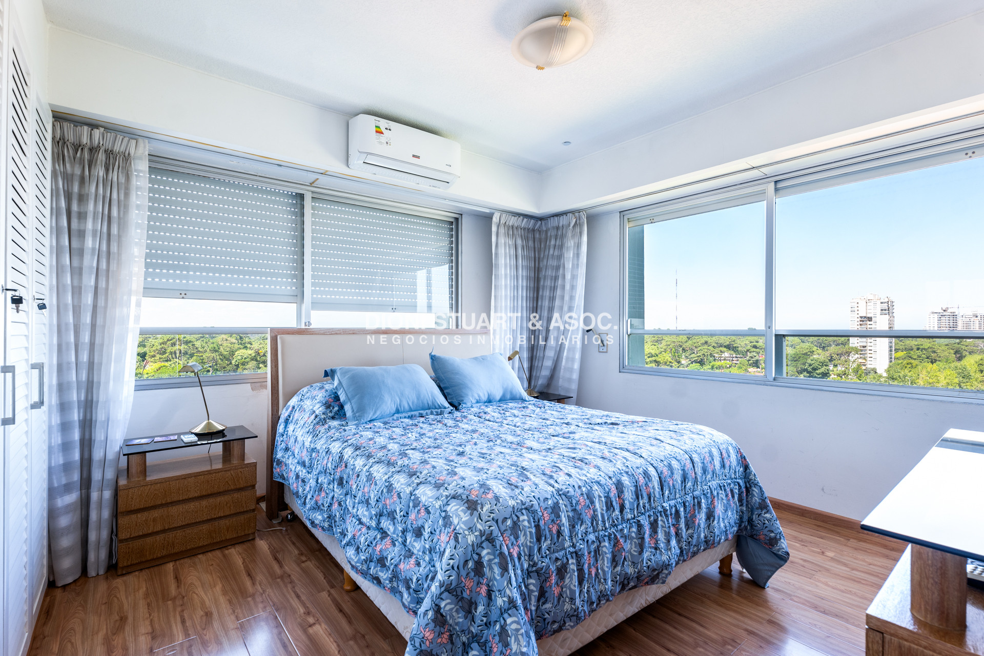 Apartamento ID.903 - DEPARTAMENTO EN ROOSEVELT - 2 DORMITORIOS - RECICLADO - CON VISTA - PARQUEMAR R