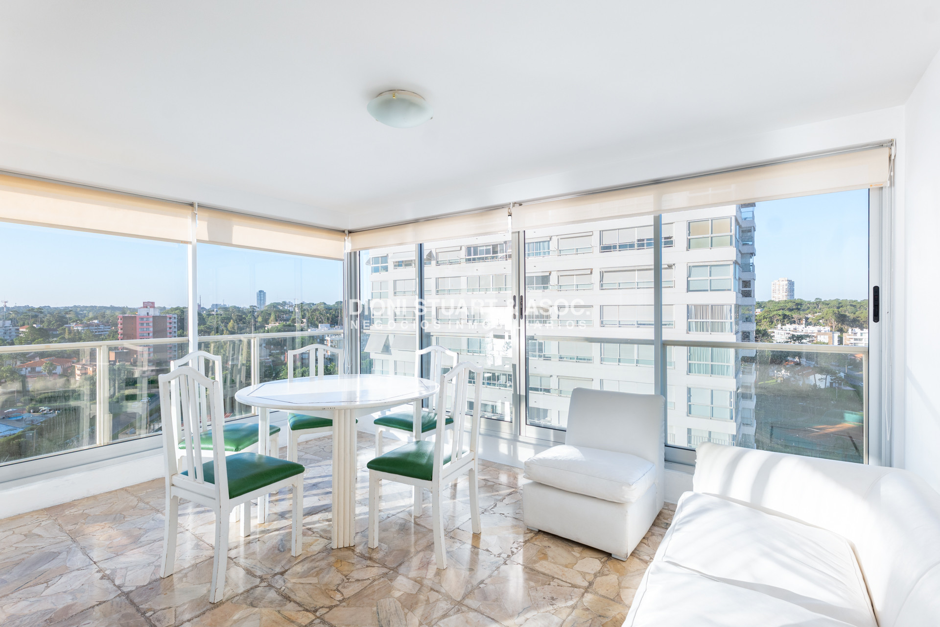 Apartamento ID.367 - SE VENDE DEPARTAMENTO PRIMERA LINEA MANSA - 2 DORM Y MEDIO - RECICLADO - TORRE WASHINGTON - COMPLEJO LINCOLN CENTER