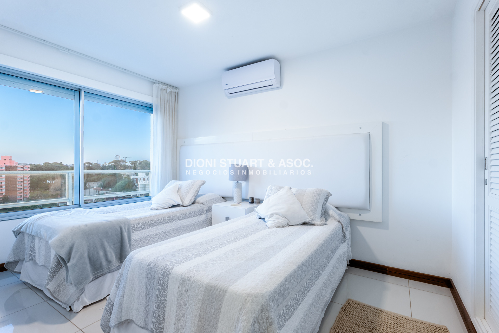 Apartamento ID.1033 - APARTAMENTO EN VENTA RECICLADO FRENTE AL MAR - 3 DORMITORIOS + DEPENDENCIA - TORRE JEFFERSON - COMPLEJO LINCOLN CENTER