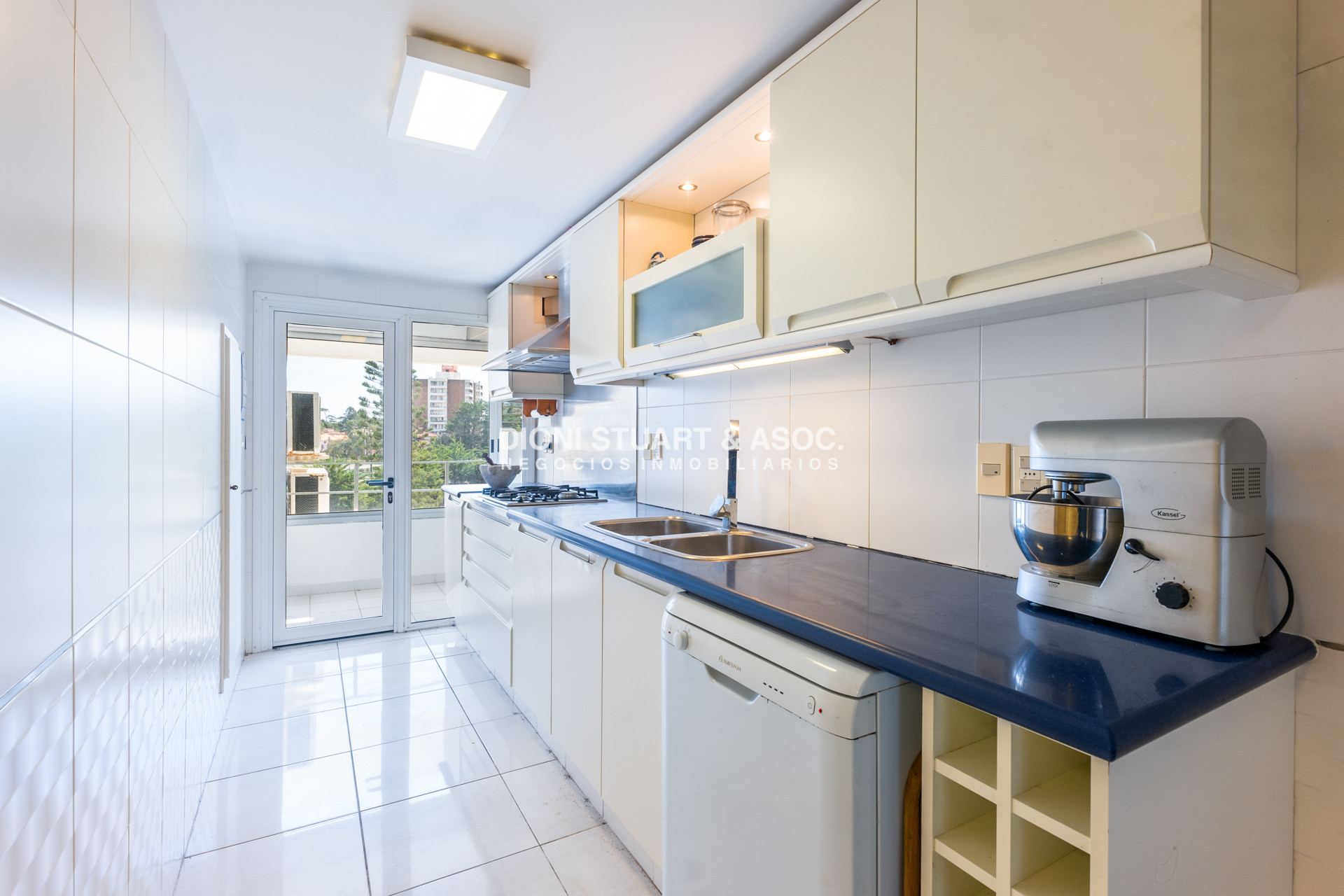 Apartamento ID.768 - DEPARTAMENTO EN VENTA FRENTE AL MAR EN TORRE JEFFERSON - 3 DORMITORIOS + DEPENDENCIA -  RECICLADO - COMPLEJO LINCOLN CENTER