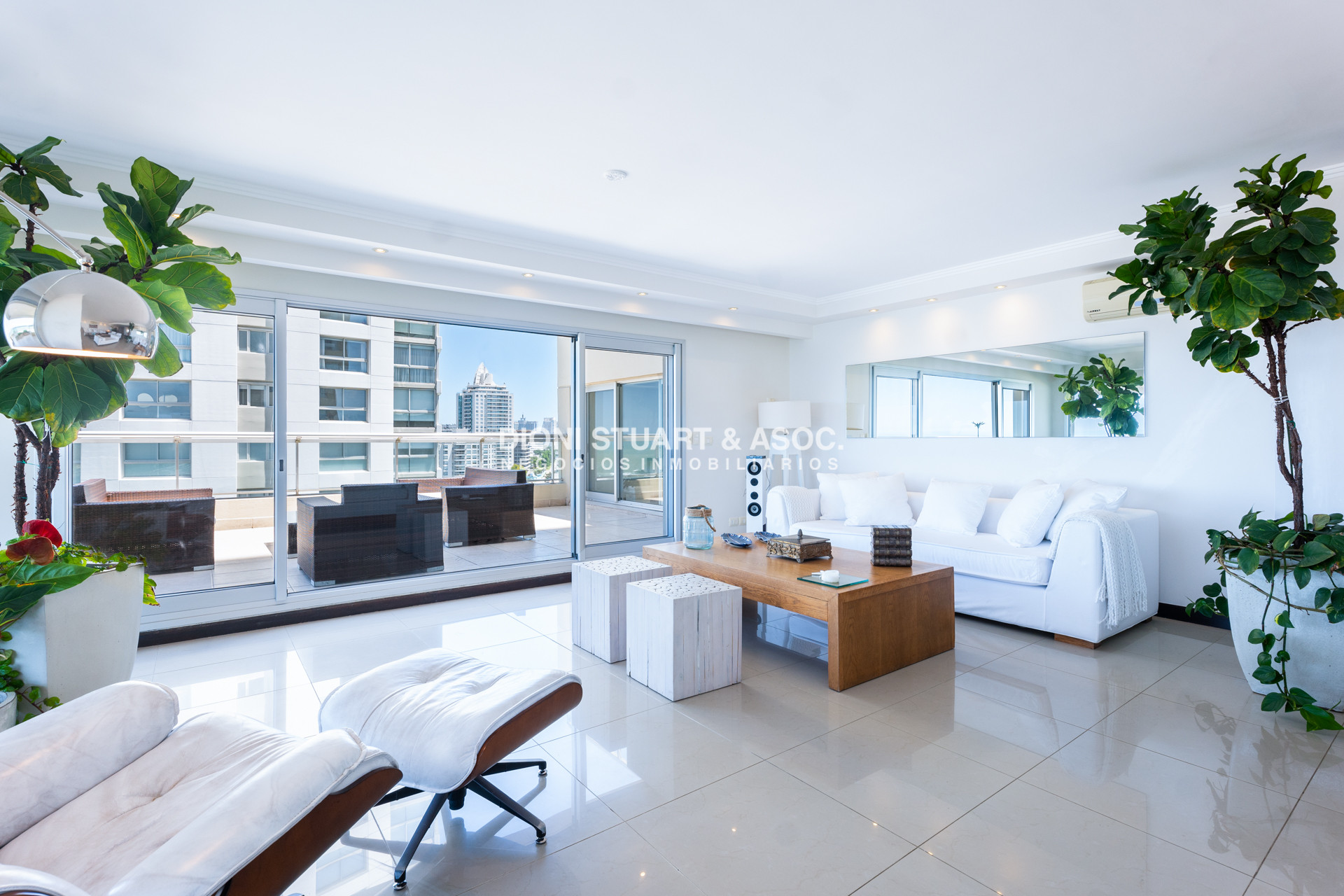 Apartamento ID.839 - Torre Lobos Esquinero - 3 Dorm en suite + Dep.